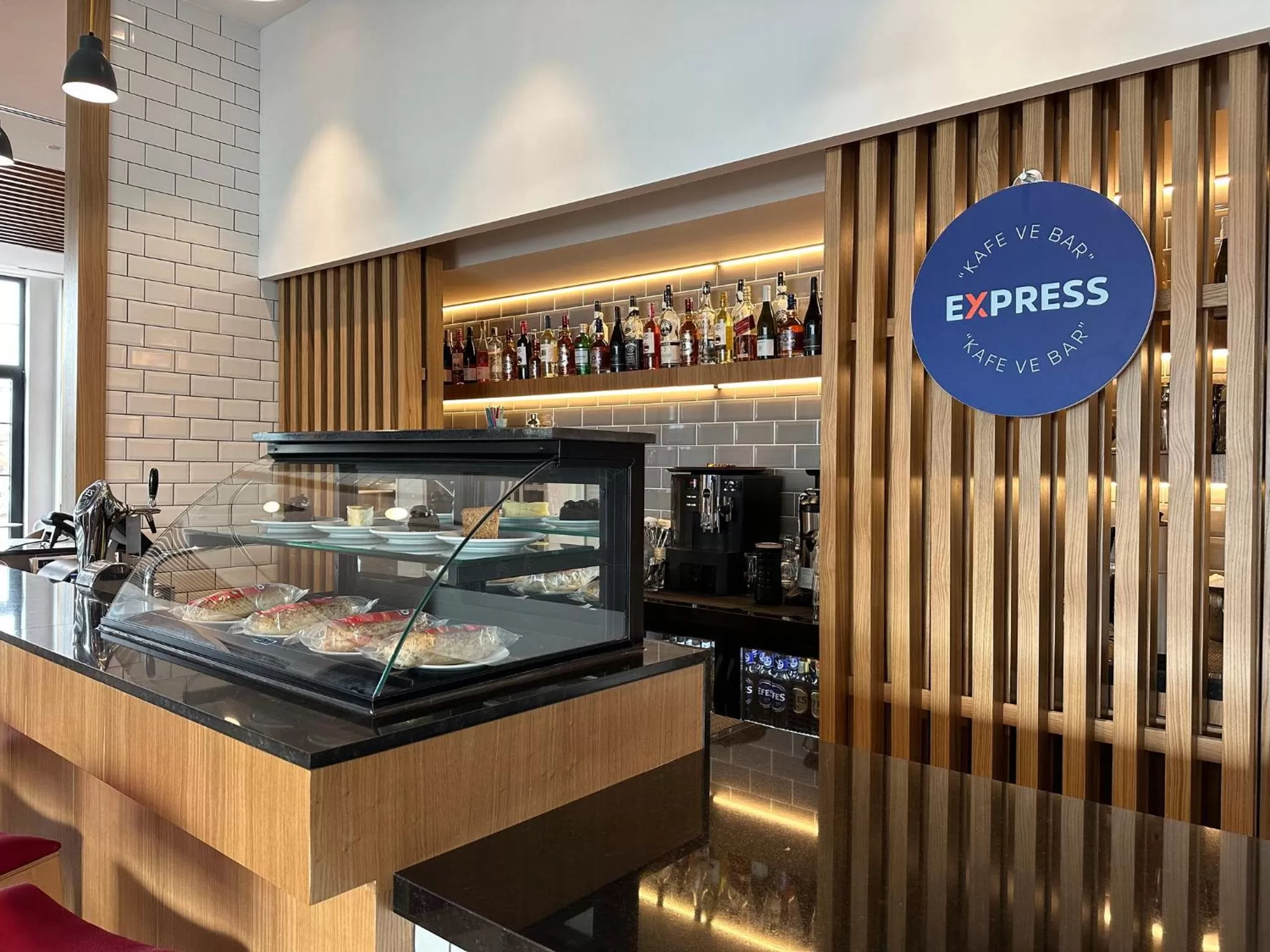 Lounge or bar in Holiday Inn Express - Ankara - Airport by IHG