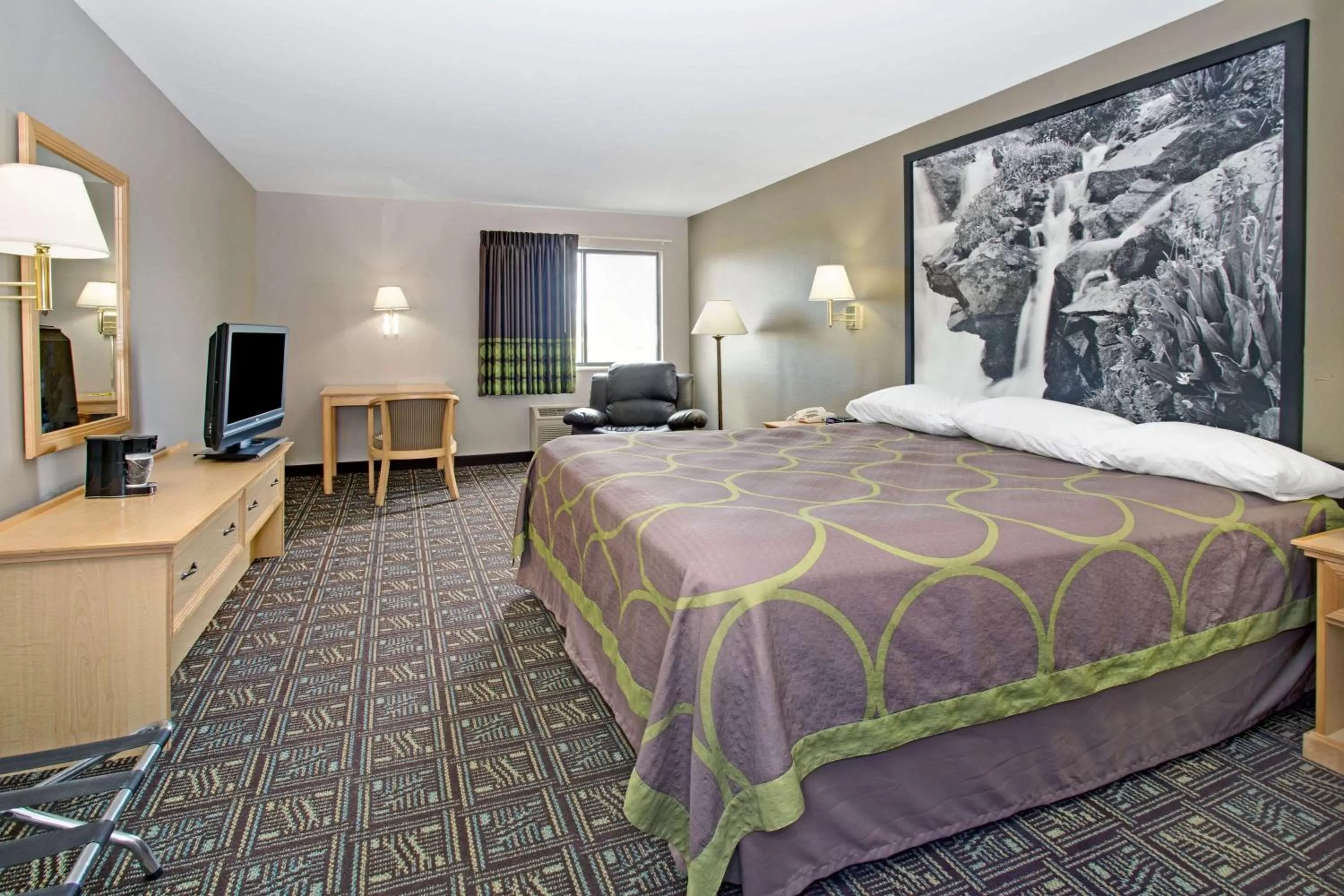 Photo of the whole room, Bed in Super 8 by Wyndham Fort Collins