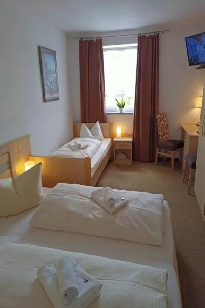 Photo of the whole room, Bed in Hotel - Gasthof Erber