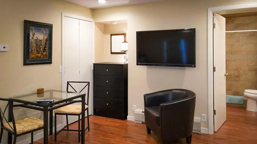 TV and multimedia, TV/Entertainment Center in HA Whitney Inn