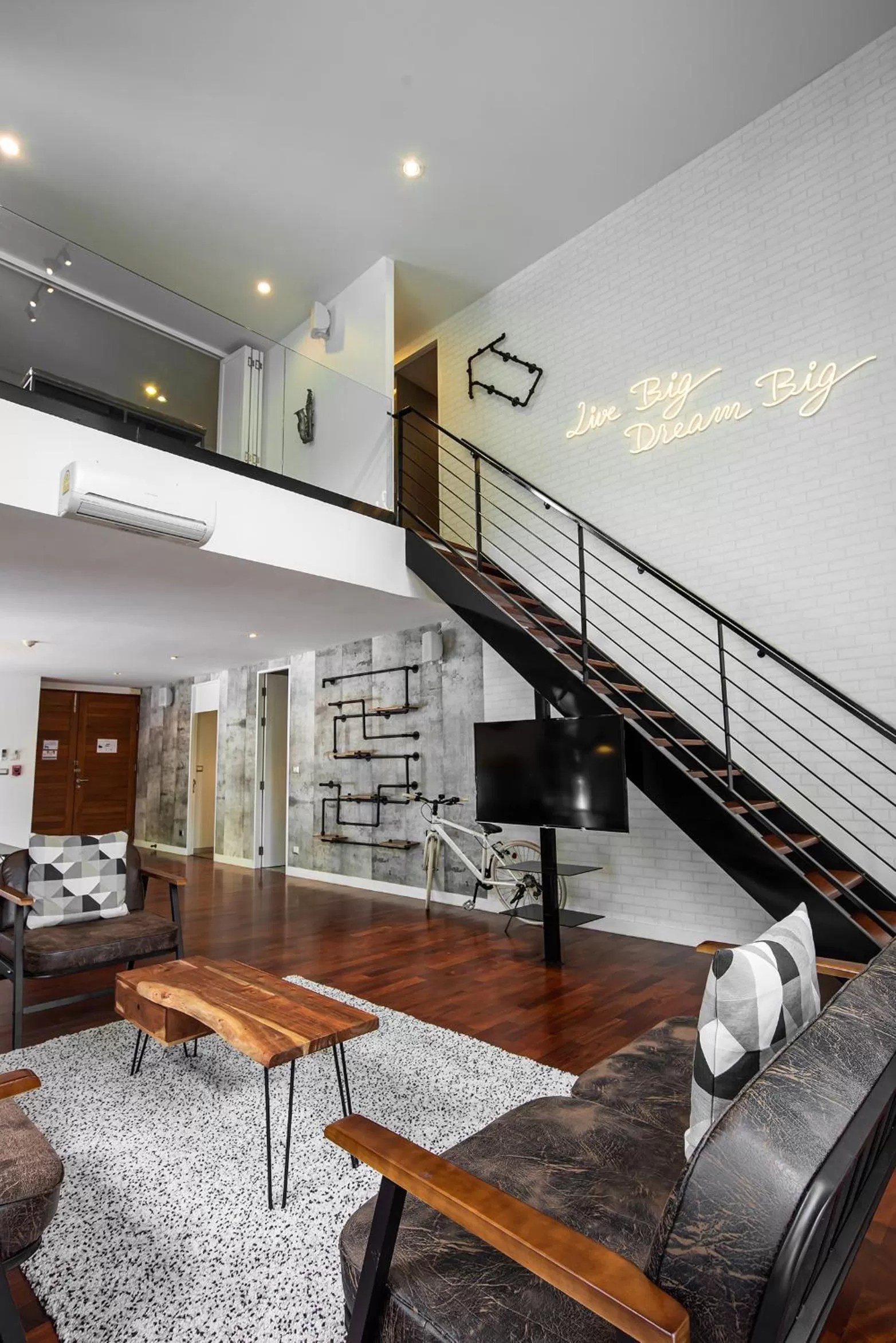 Living room in Benviar Tonson Residence