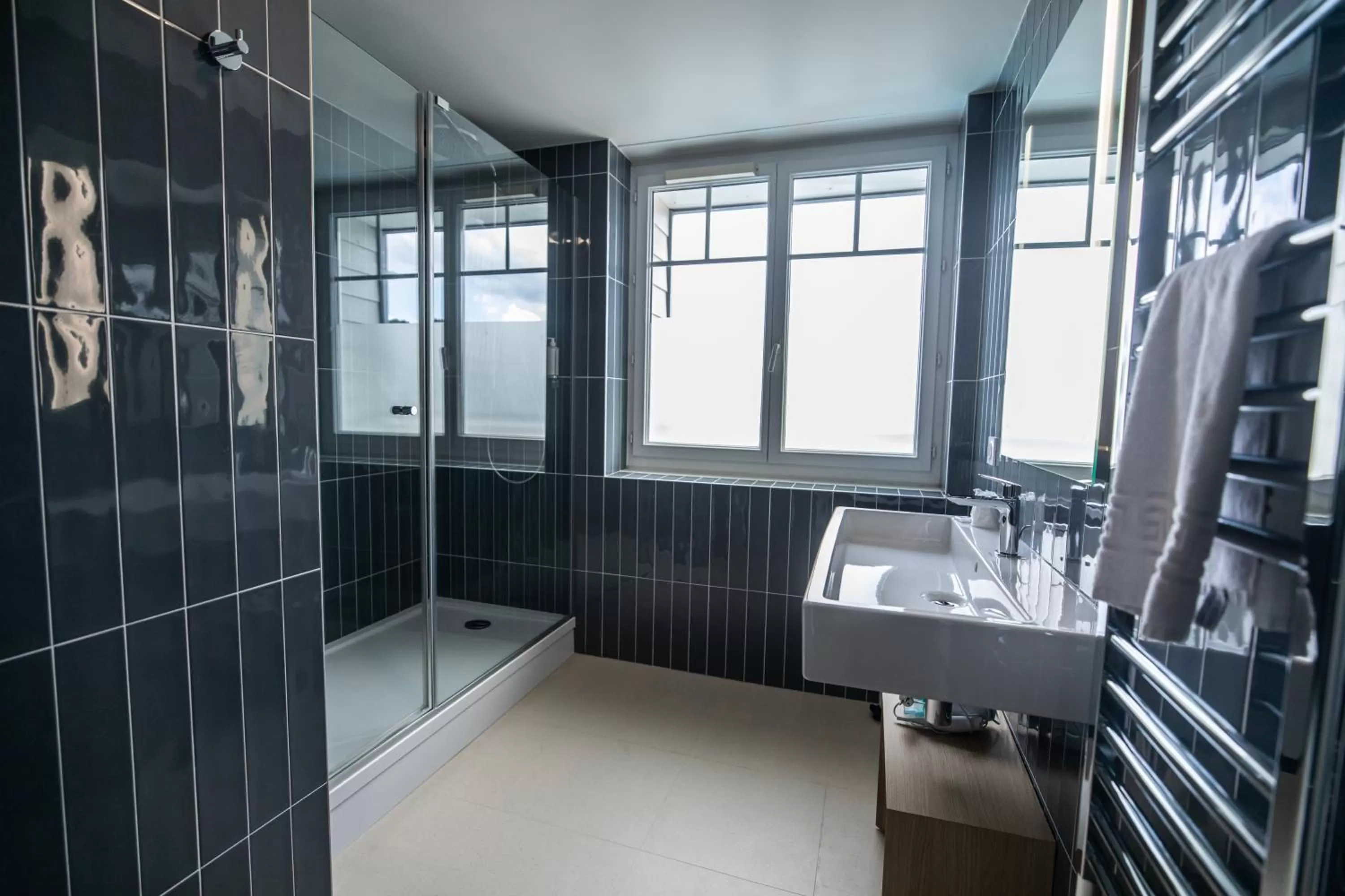 Shower in Hôtel de la Baie
