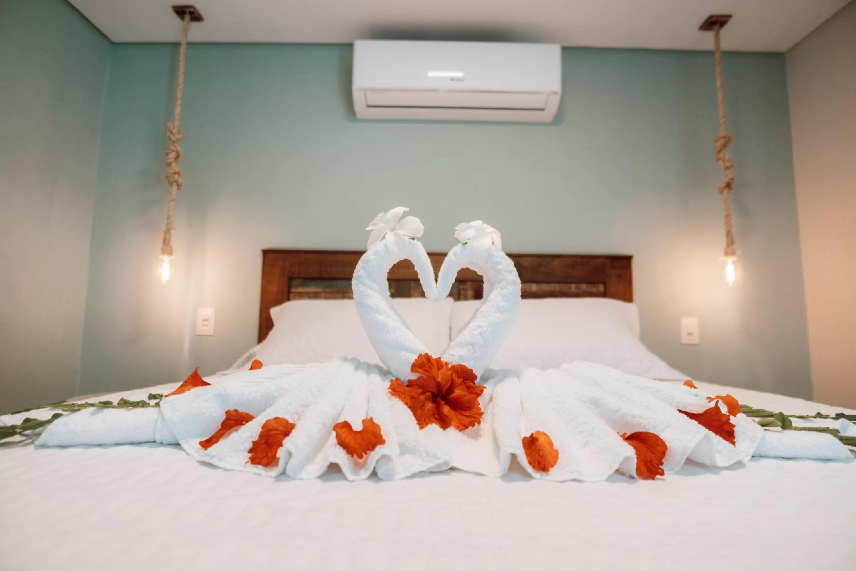 Bed in Catamaran Praia Chalés