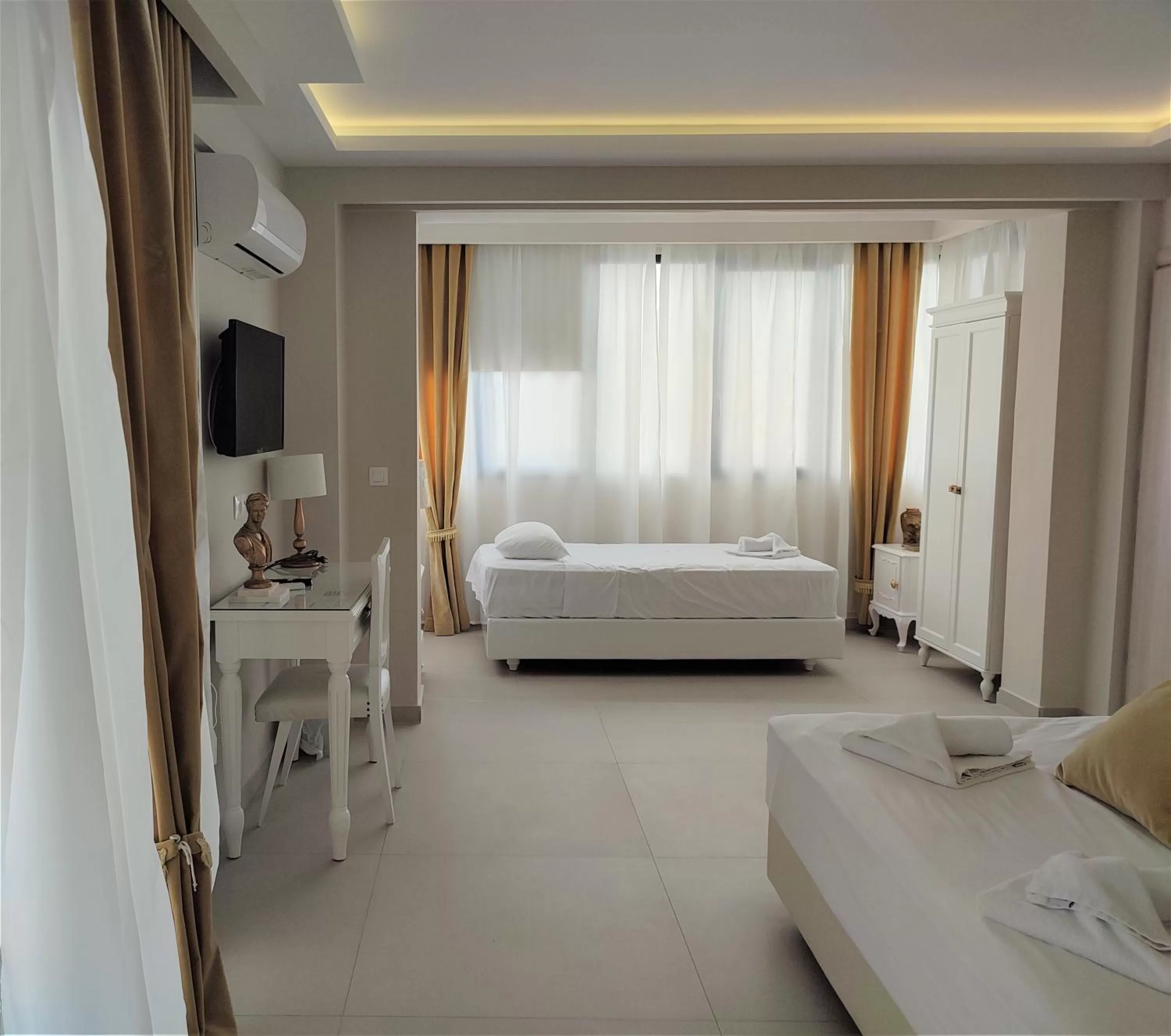 Photo of the whole room, Bed in Light Blue Hotel