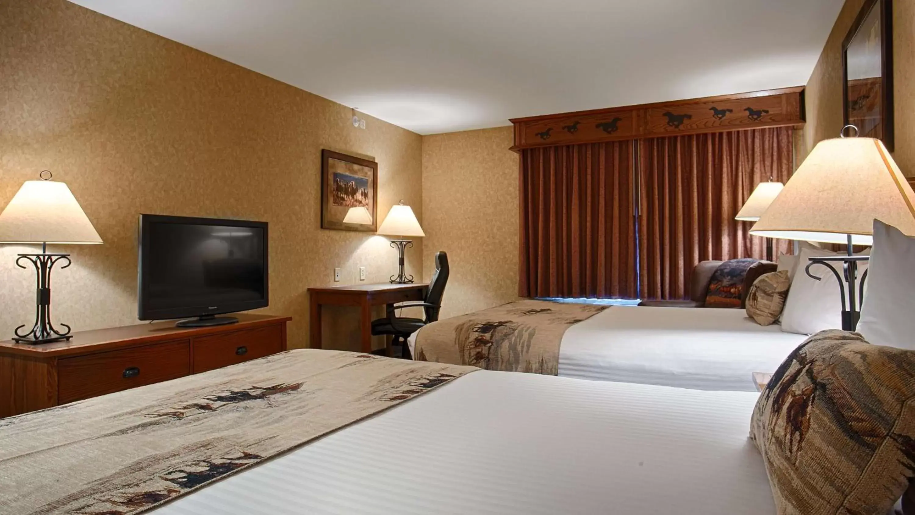 Queen Room with Two Queen Beds - Hearing Accessible in Best Western Plus Kelly Inn and Suites Queen Room with Two Queen Beds - Hearing Accessible in Best Western Plus Kelly Inn and Suites