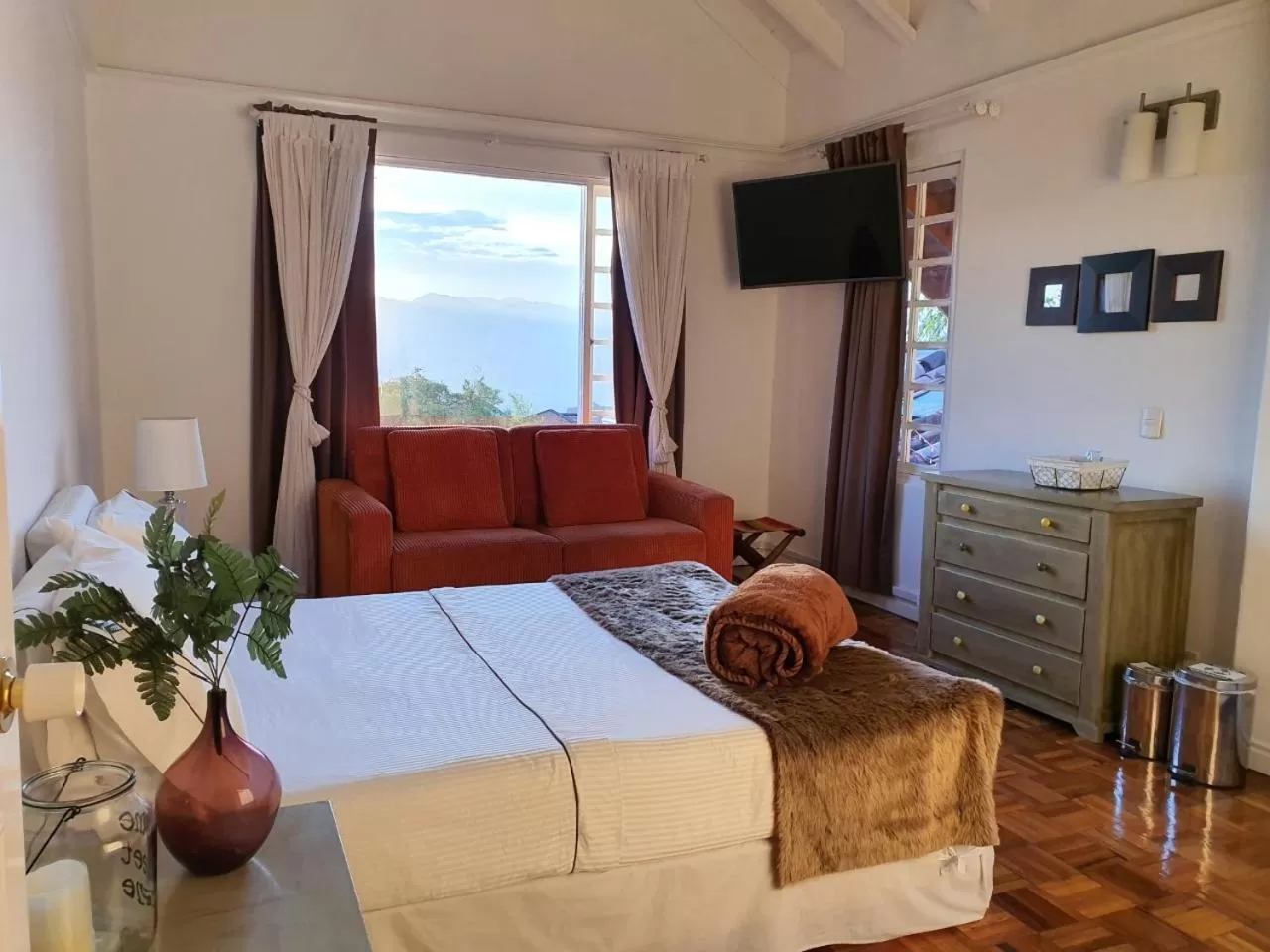 TV and multimedia in Hotel Casa Madero