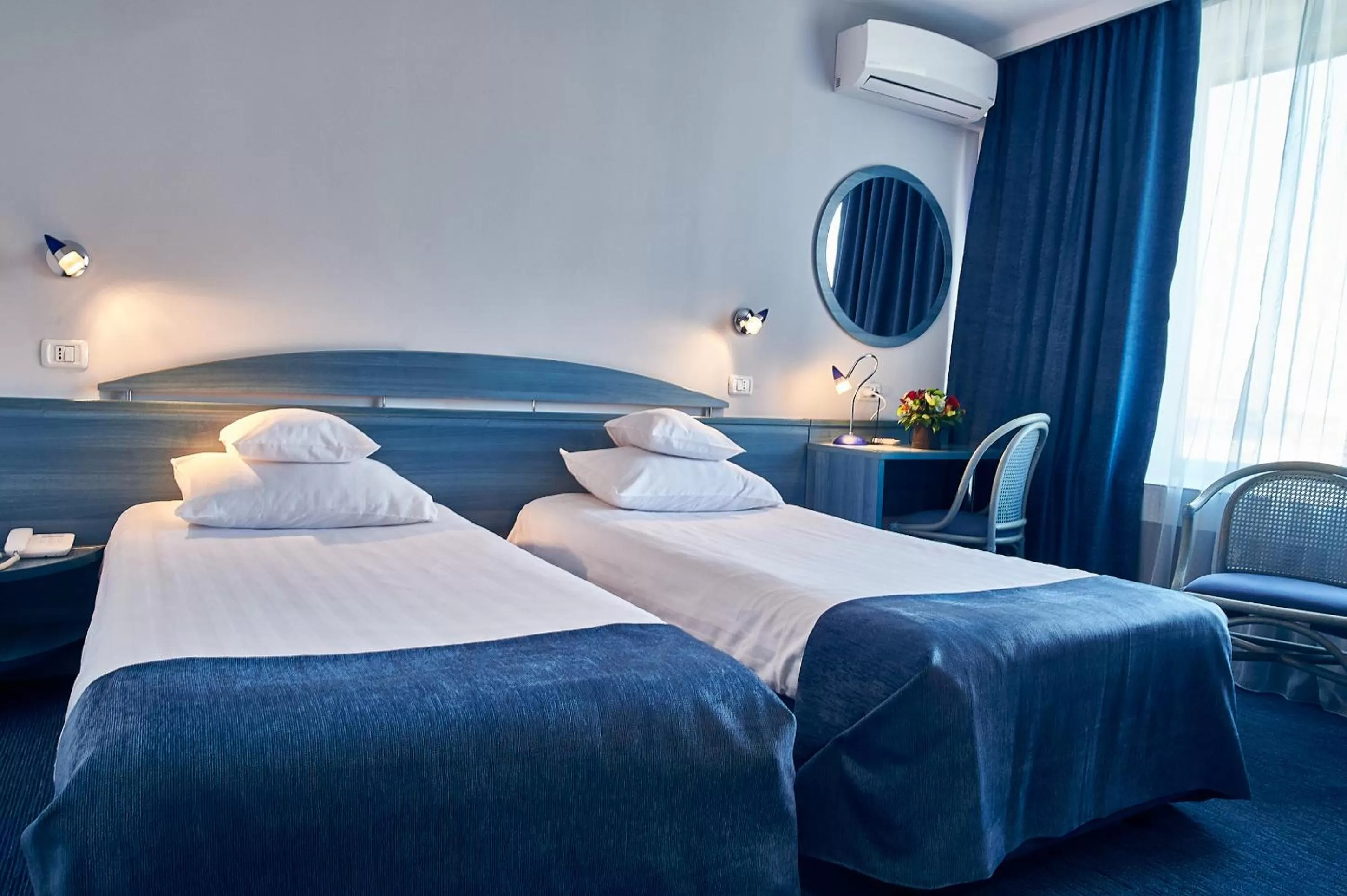 Photo of the whole room, Bed in Continental Drobeta Turnu Severin