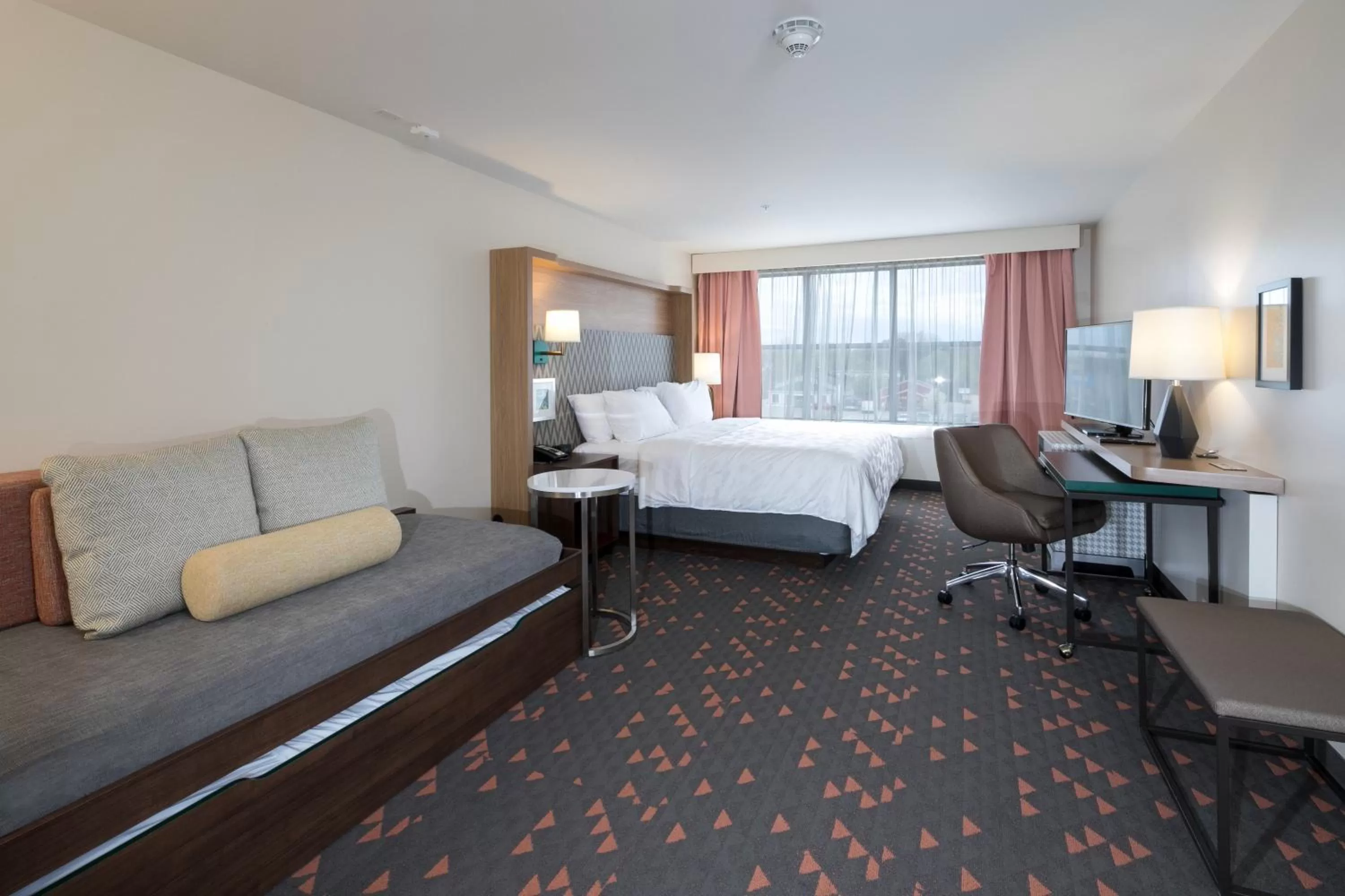 Bed in Holiday Inn & Suites Detroit - Troy by IHG