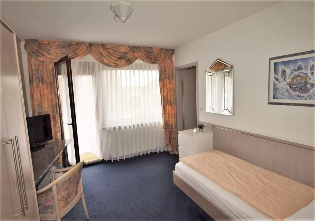 Photo of the whole room, Bed in Hotel Alena - Kontaktlos Check-In