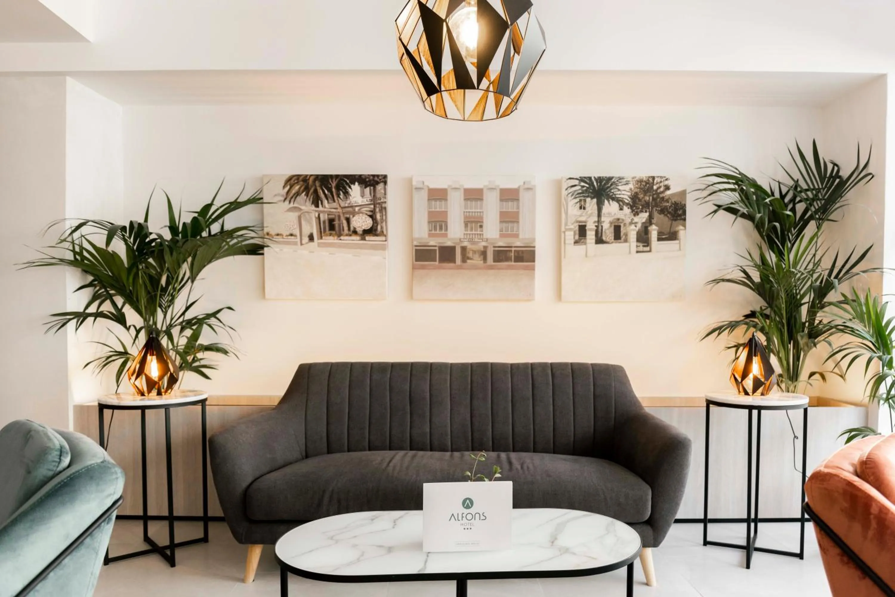 Living room in Alfons Hotel