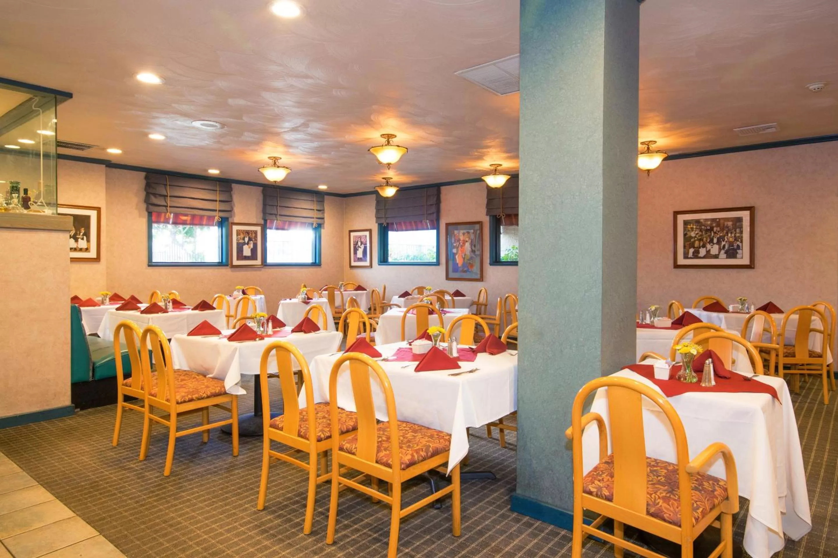 Restaurant/places to eat in Oakland Airport Executive Hotel