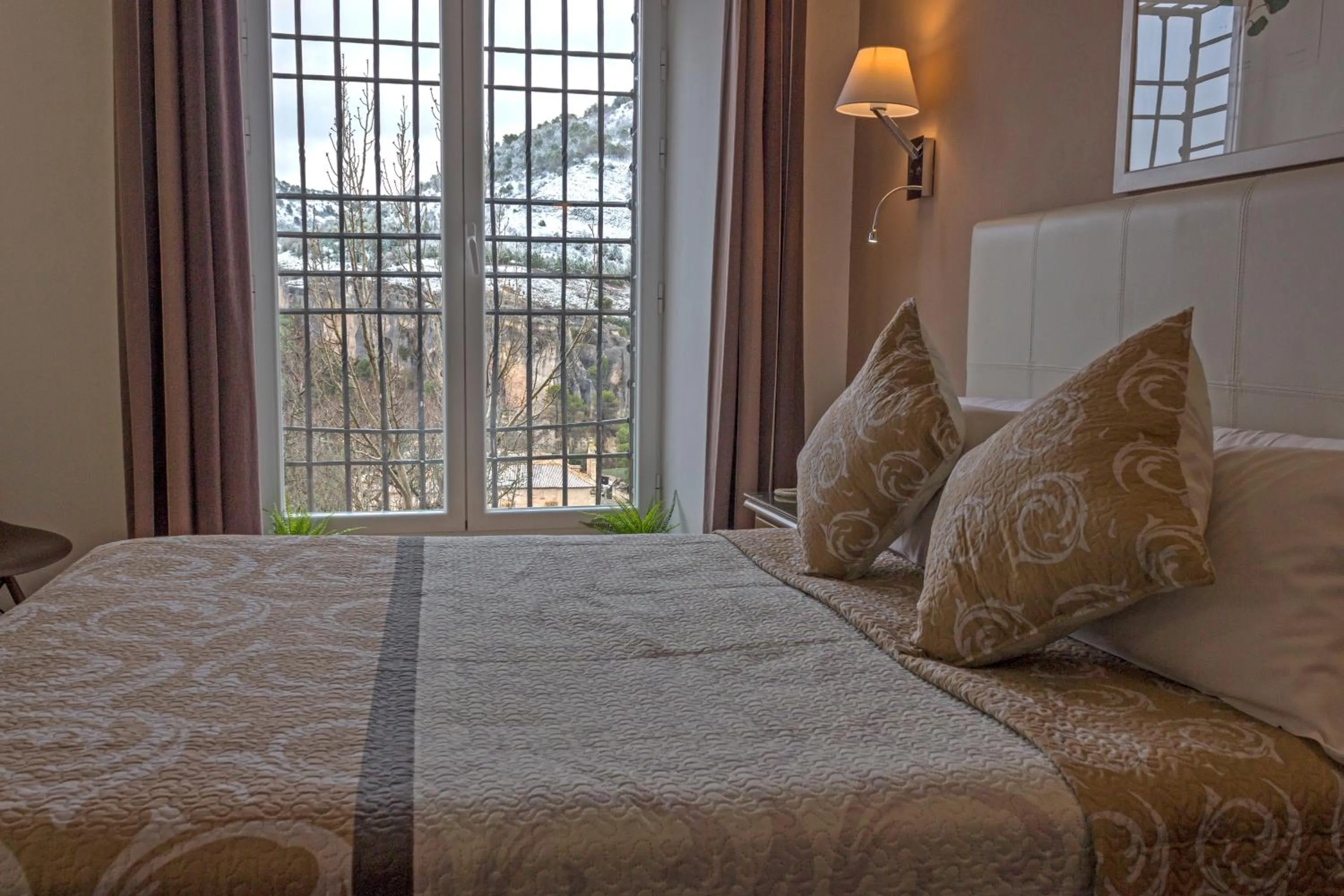 Bedroom, Bed in Hotel Leonor de Aquitania