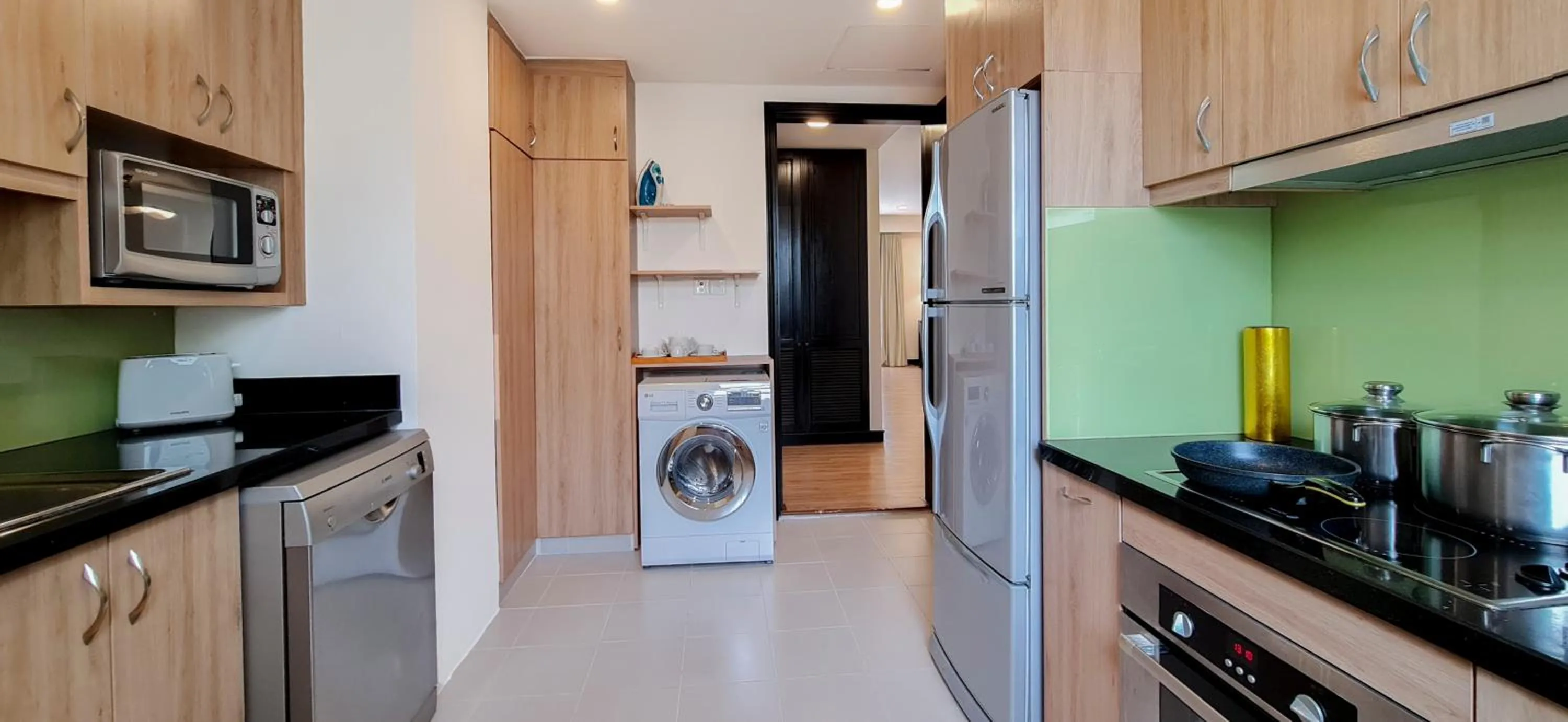 Kitchen or kitchenette in Diamond Westlake Suites