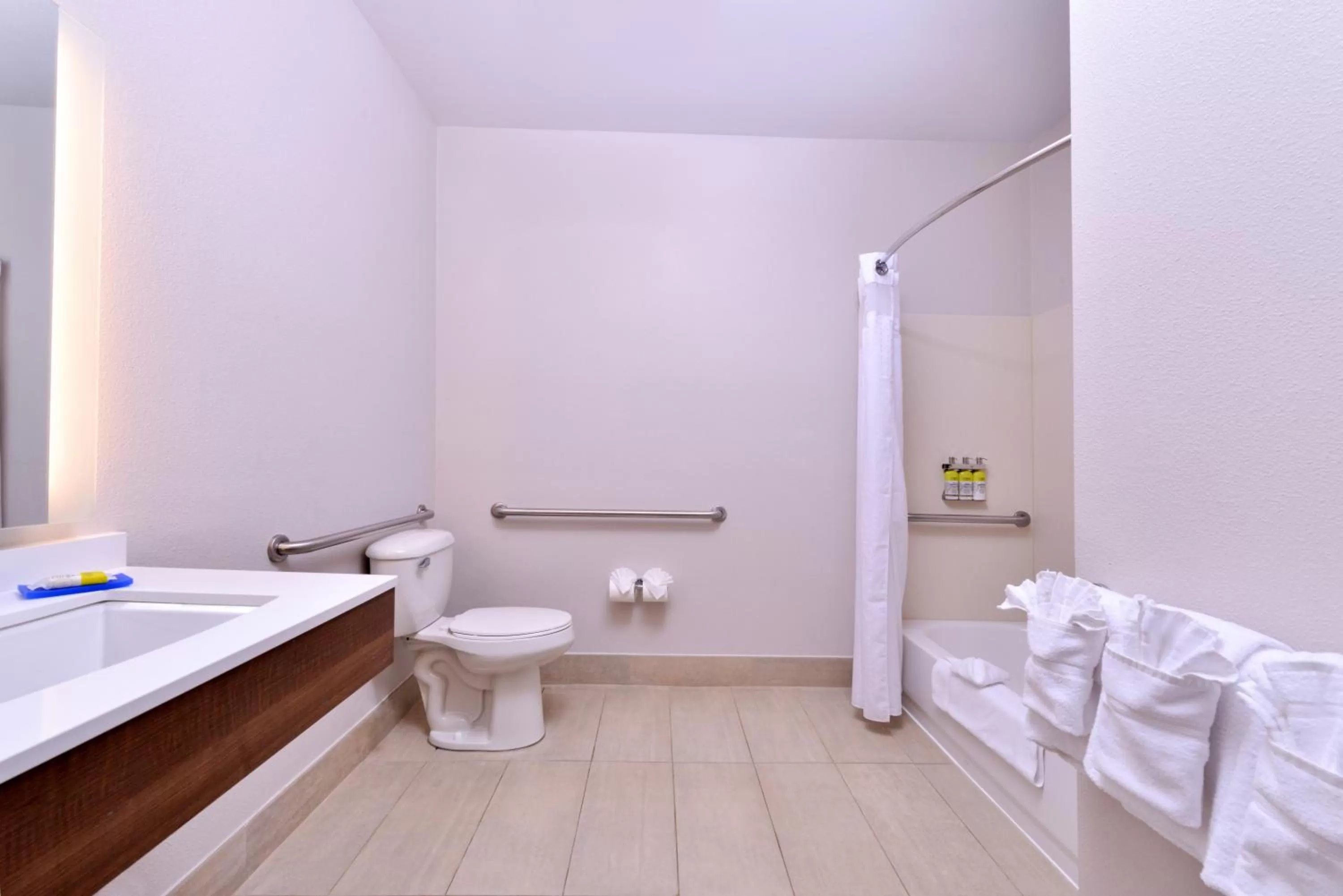 Bathroom in Holiday Inn Express Hotel & Suites Arcata/Eureka-Airport Area by IHG