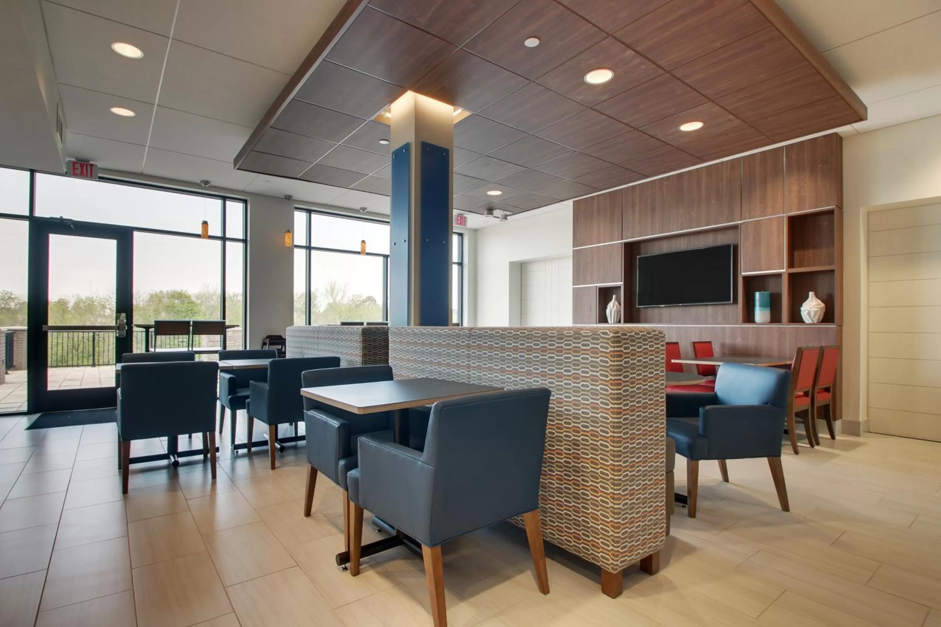 Breakfast in Holiday Inn Express & Suites - Elizabethtown North by IHG