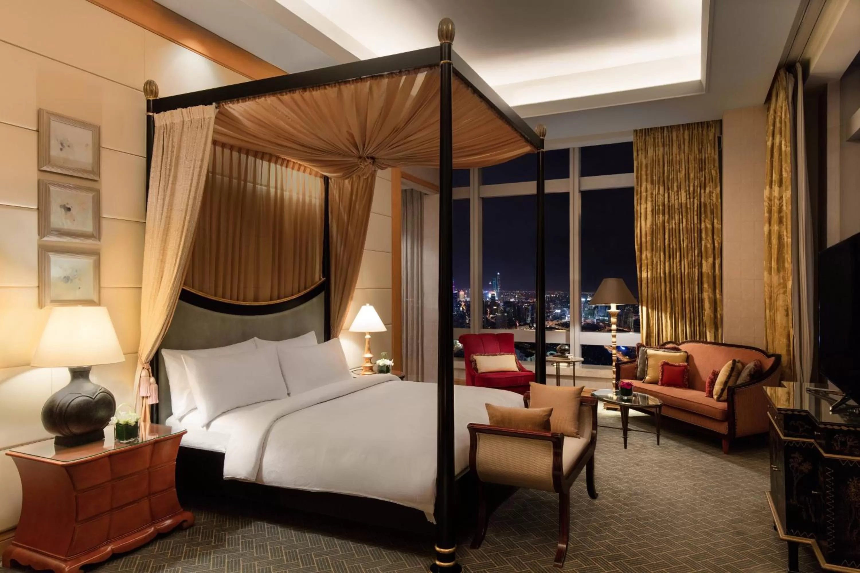 Bedroom, Bed in JW Marriott Shanghai at Tomorrow Square