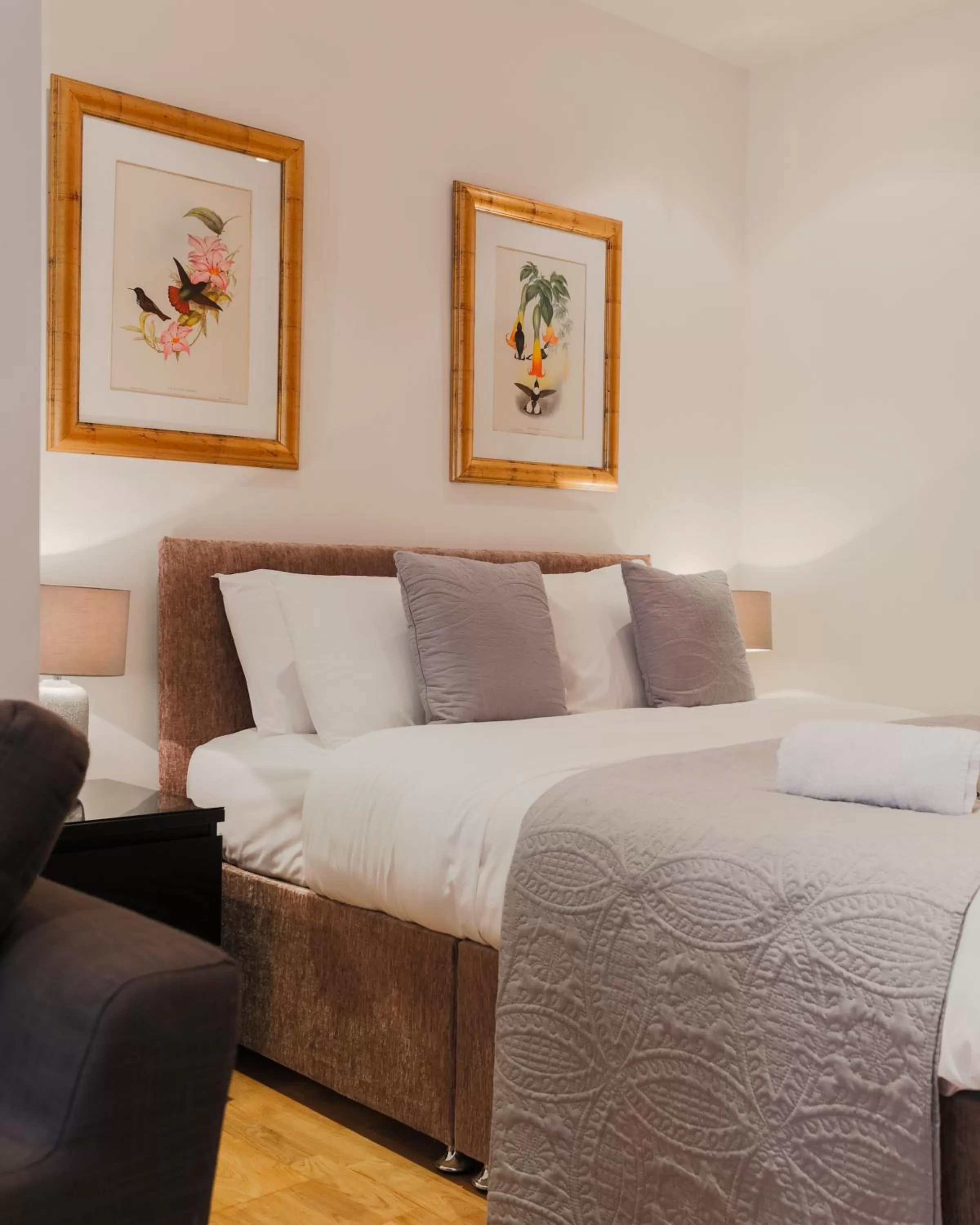 Bedroom, Bed in Monument Apartments