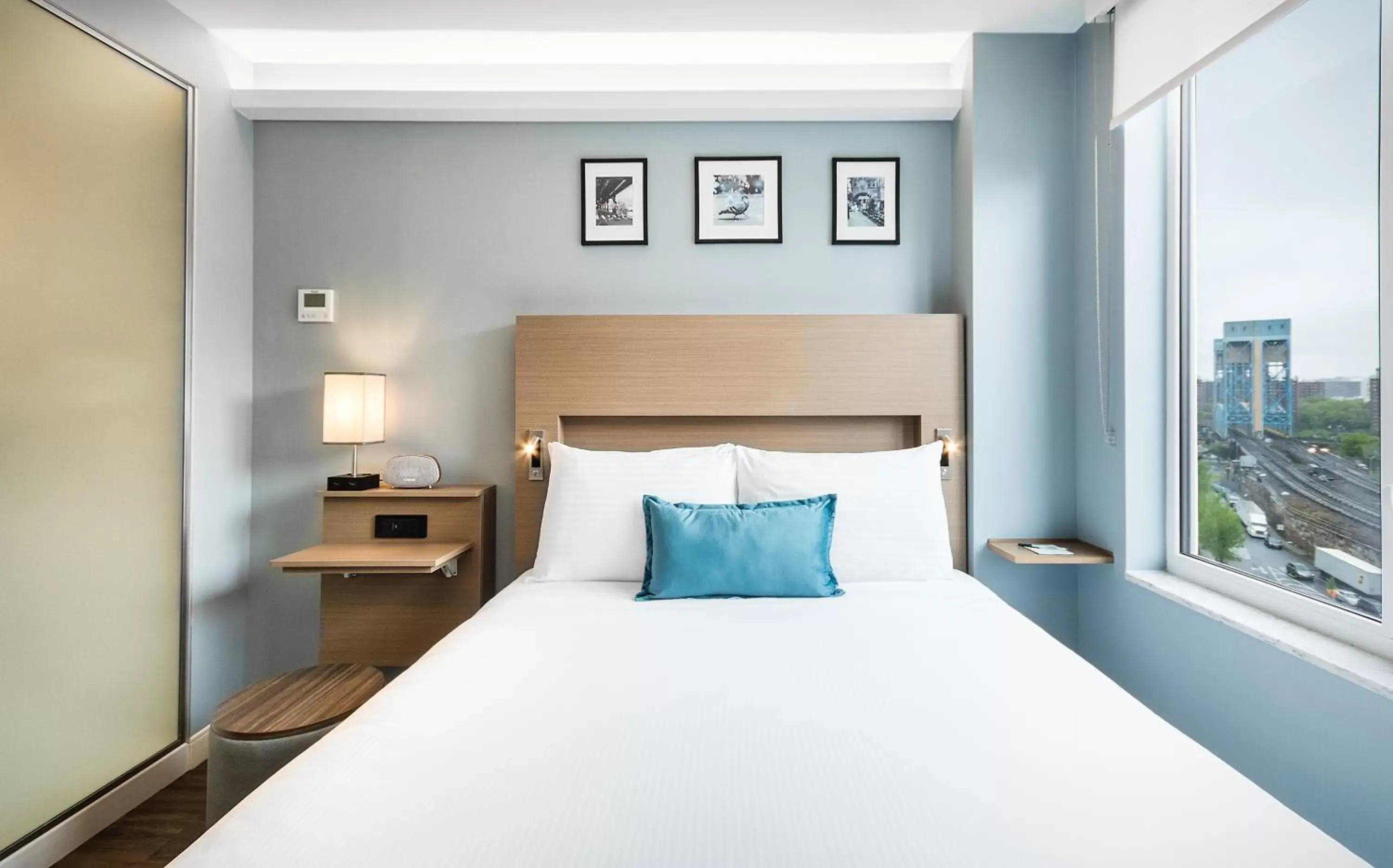 Deluxe Queen Room - Non-Smoking in Wingate by Wyndham Bronx Haven Park Deluxe Queen Room - Non-Smoking in Wingate by Wyndham Bronx Haven Park