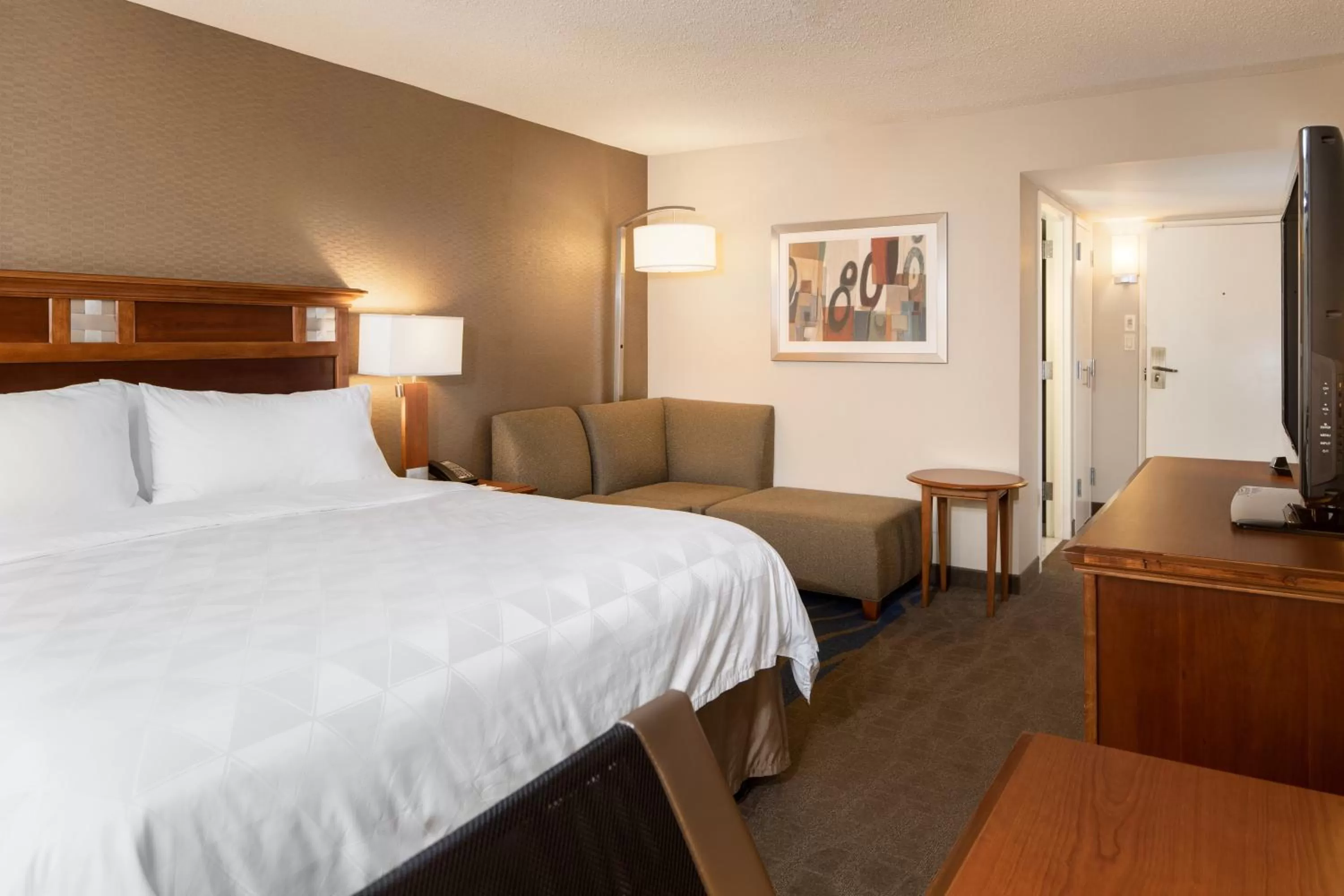 King Room - Hearing Accessible - Roll-in Shower in Holiday Inn Columbia East-Jessup by IHG