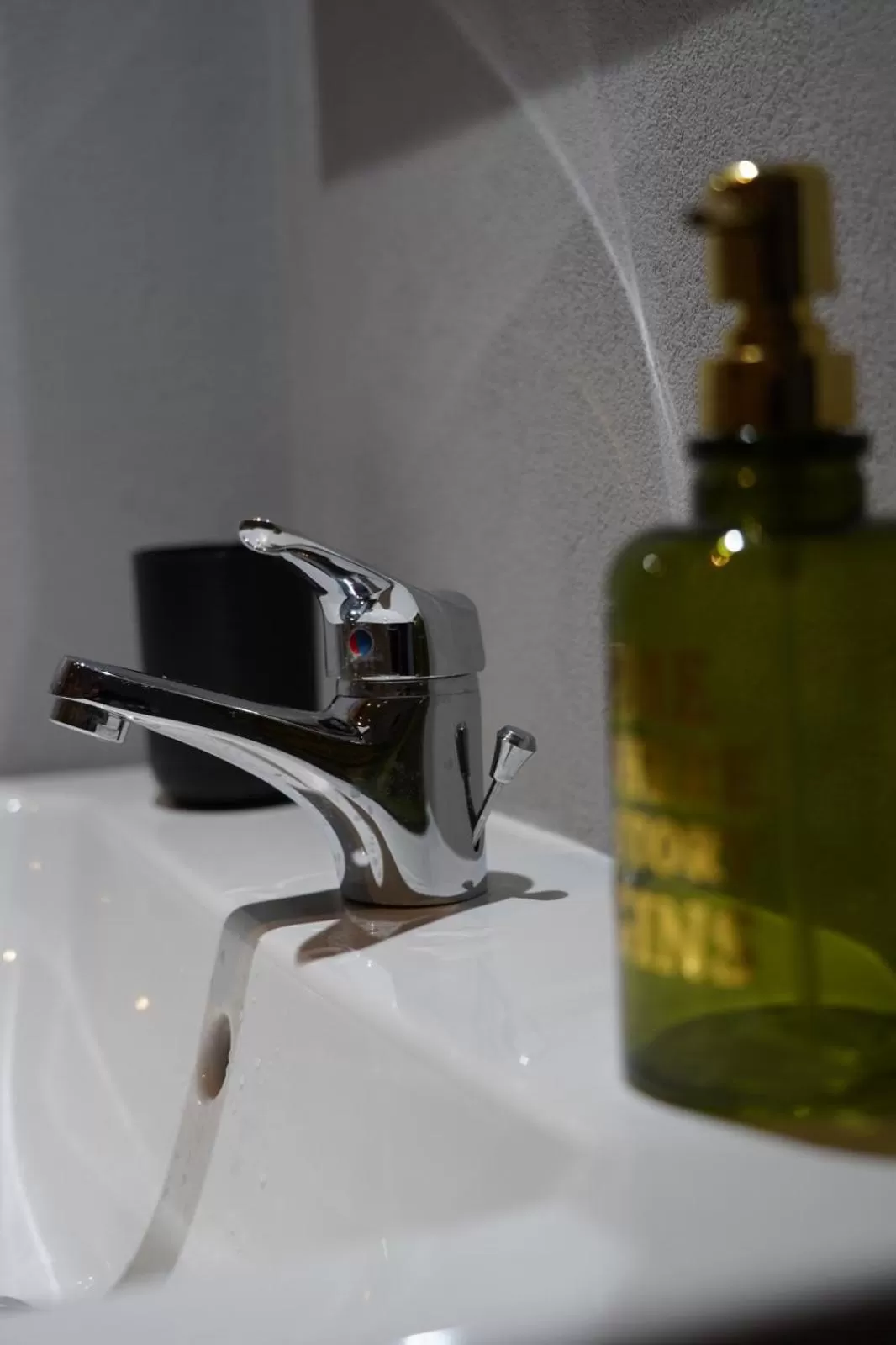 TV/Entertainment Center in 4ROOMS b&b - HOLIDAY HOME