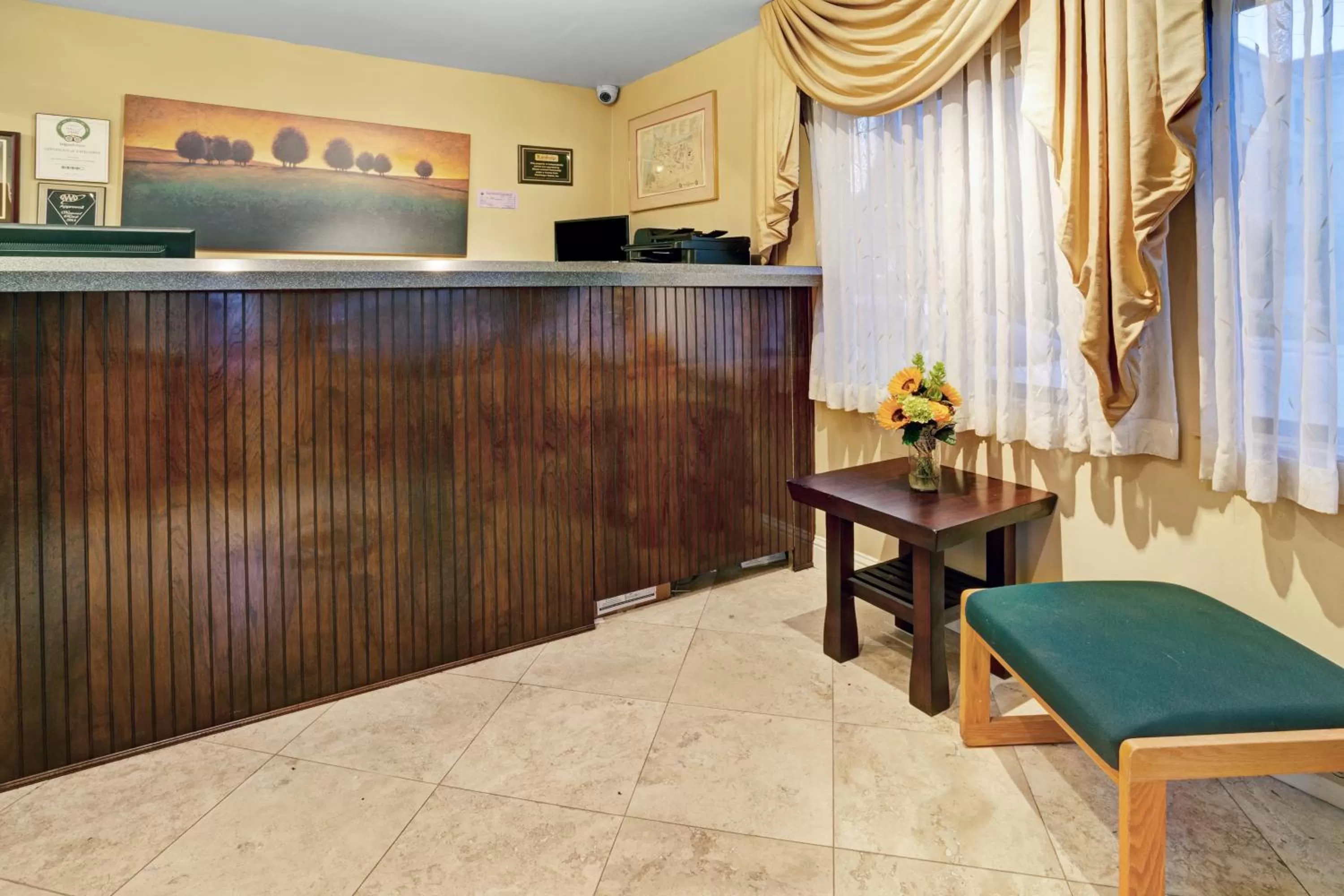 Lobby or reception in Travelodge by Wyndham Presidio San Francisco