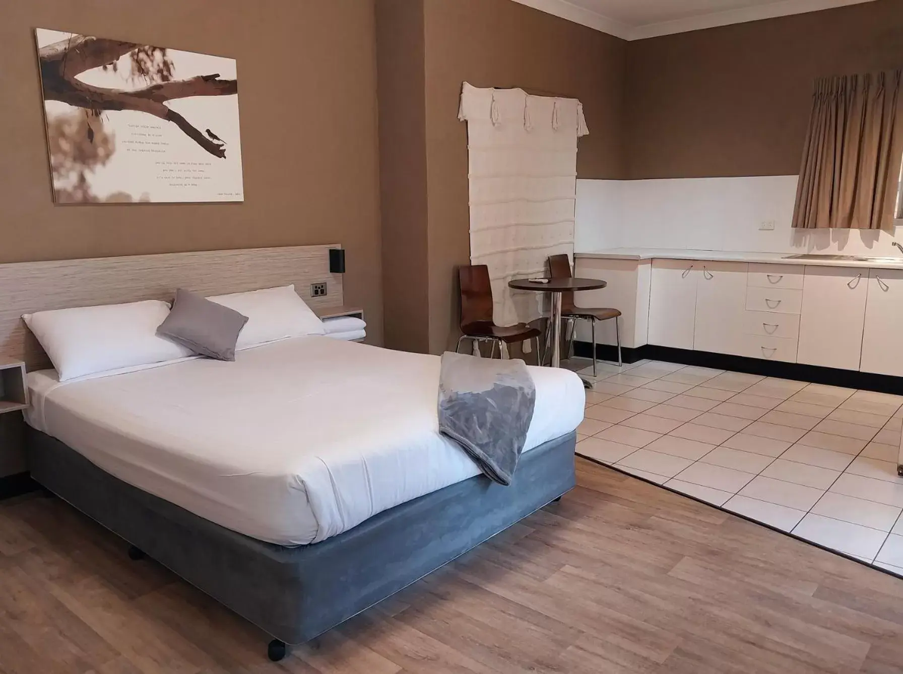 Queen Room - Pet Friendly in Tallarook Motor Inn Queen Room - Pet Friendly in Tallarook Motor Inn