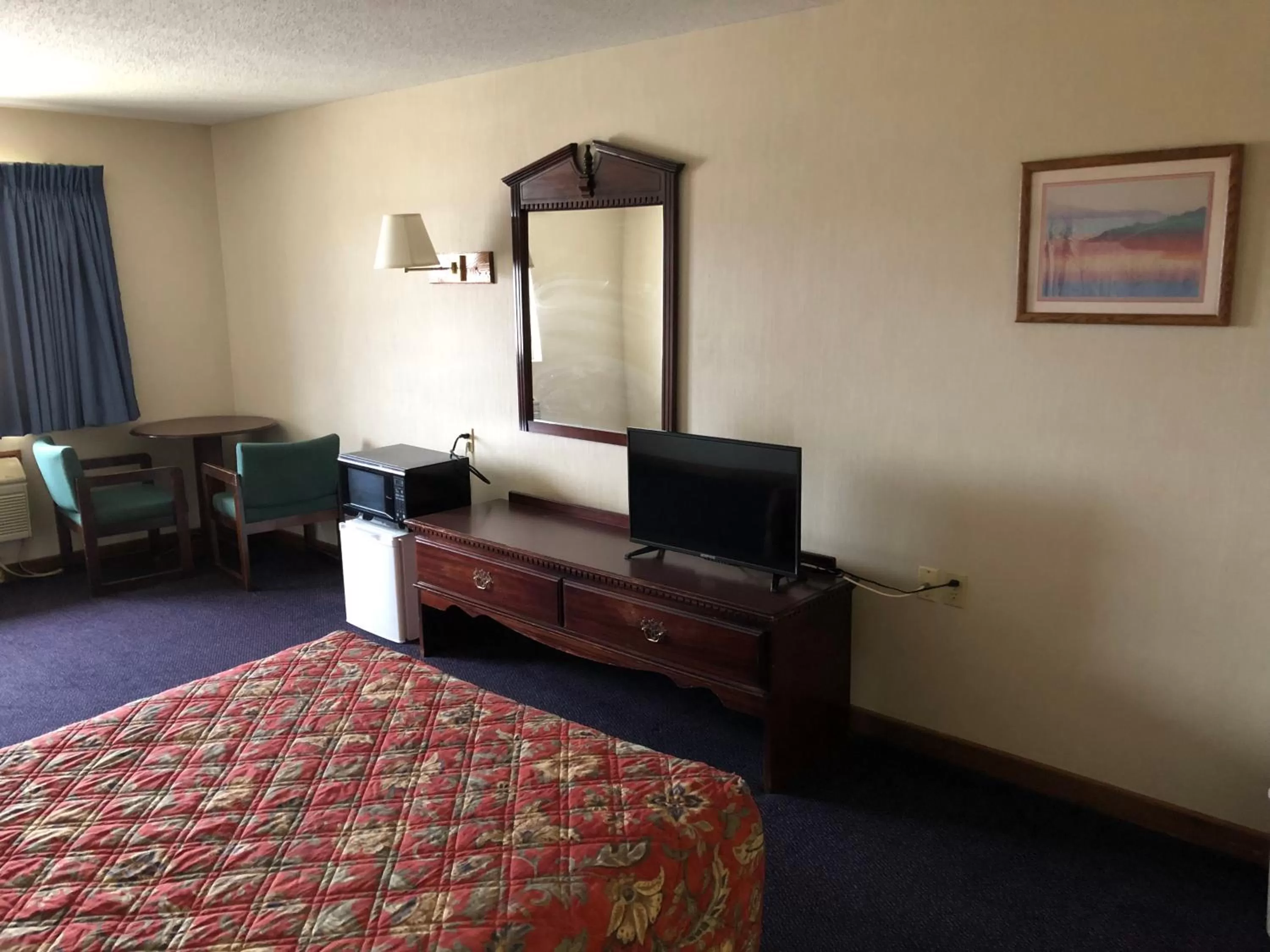 Bedroom in Denison Inn & Suites