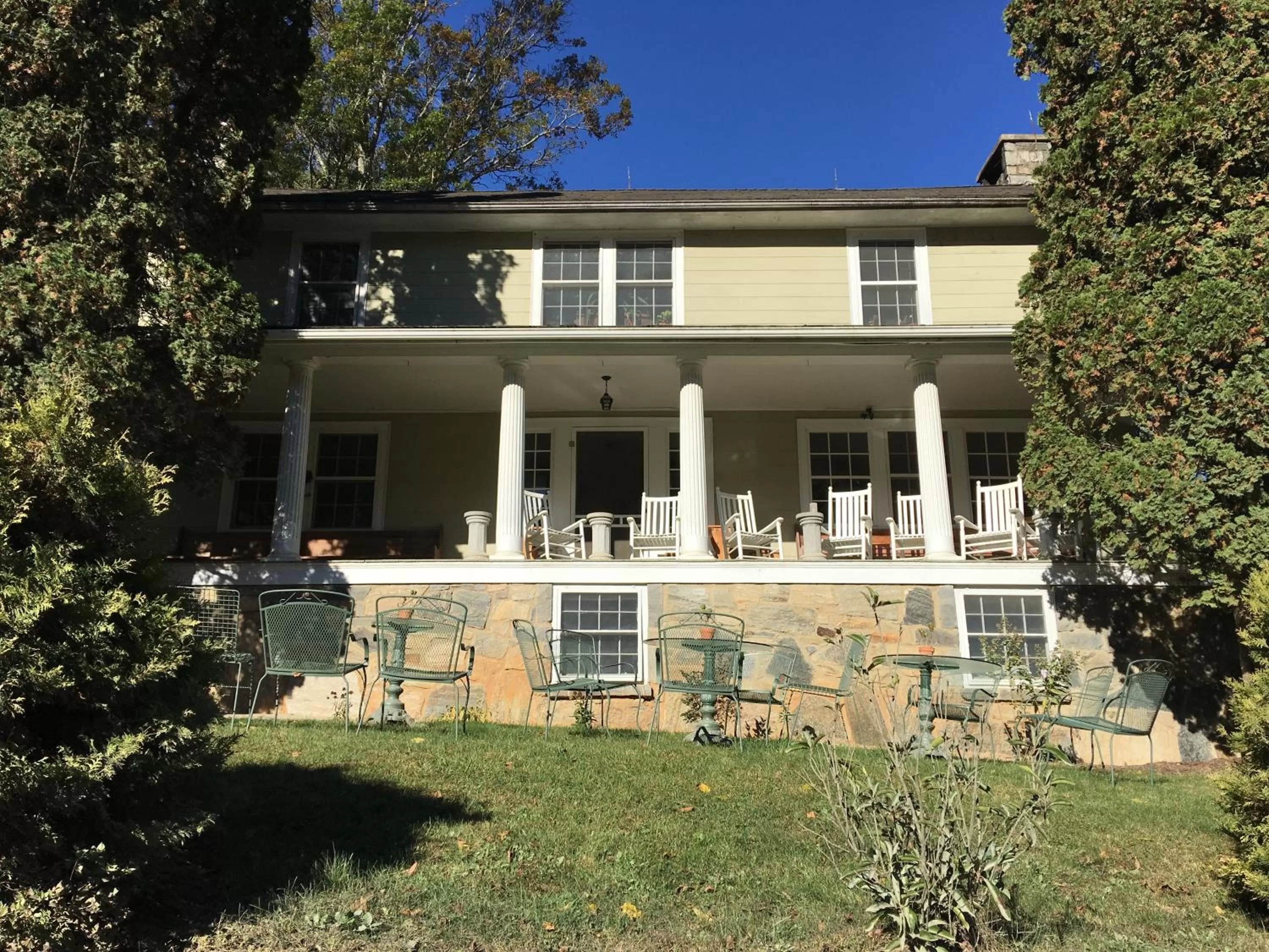 Facade/entrance, Property Building in River House Inn
