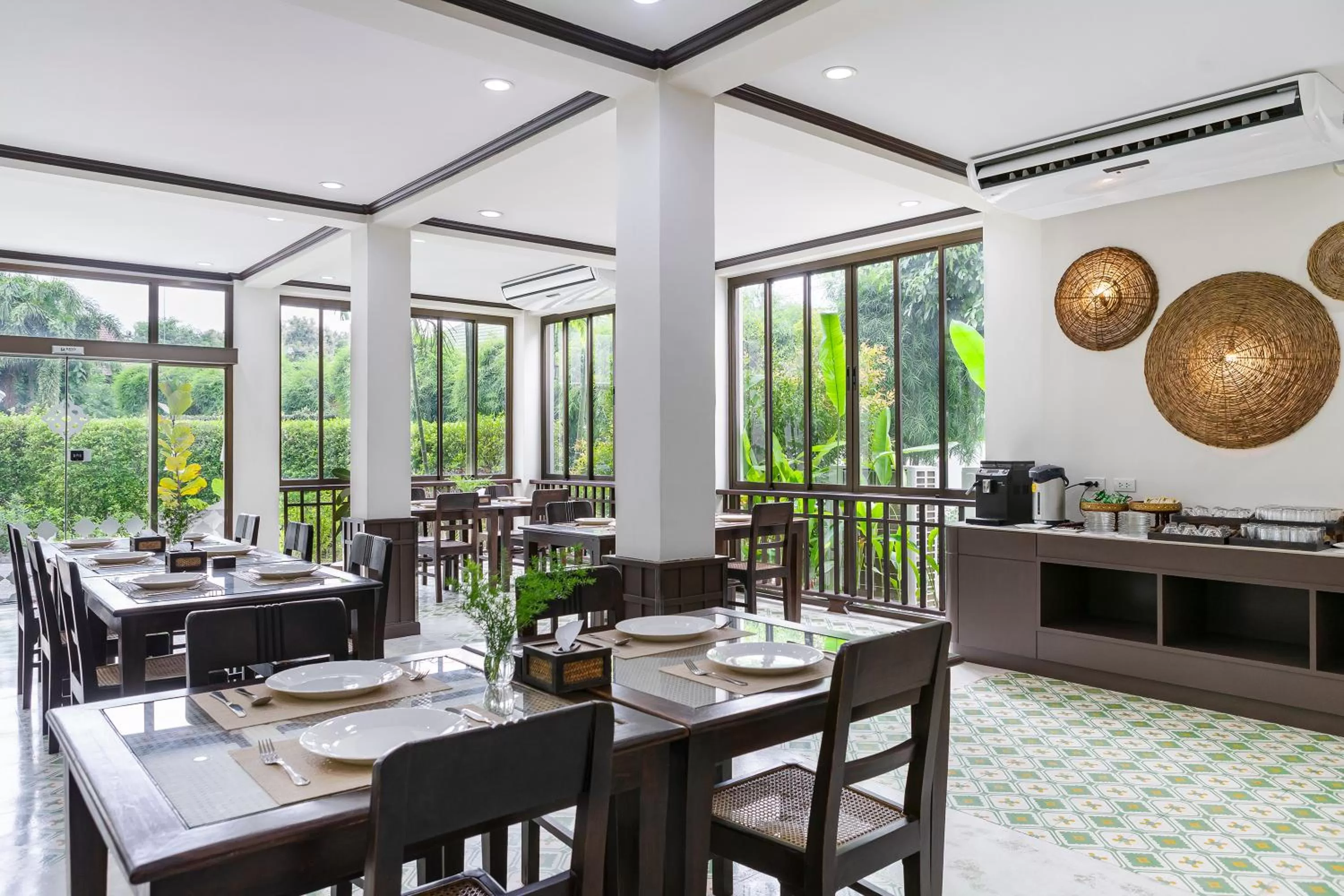 Restaurant/places to eat in Ratchapruek Lanna Boutique