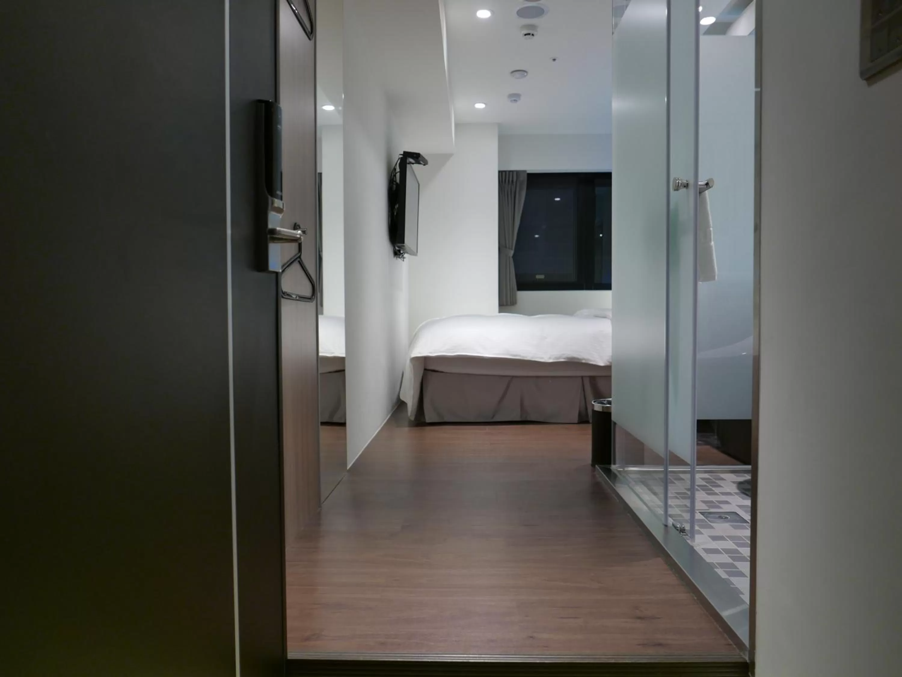 Photo of the whole room, Bed in 泊居旅店二館 Oursinn Hotel 2