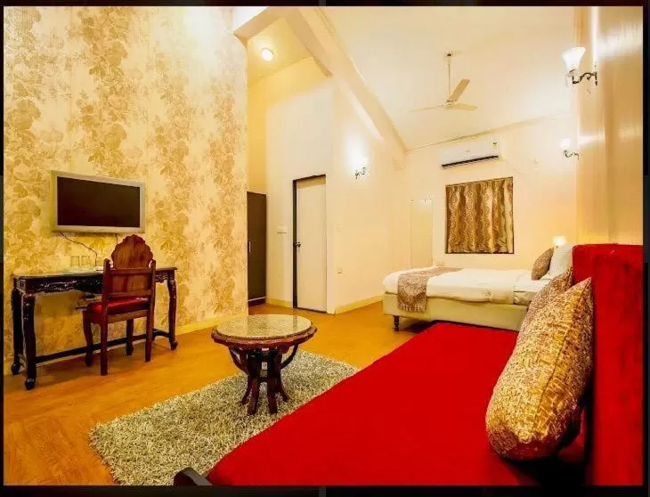 Living room, Bed in The Center Court Resort & Spa