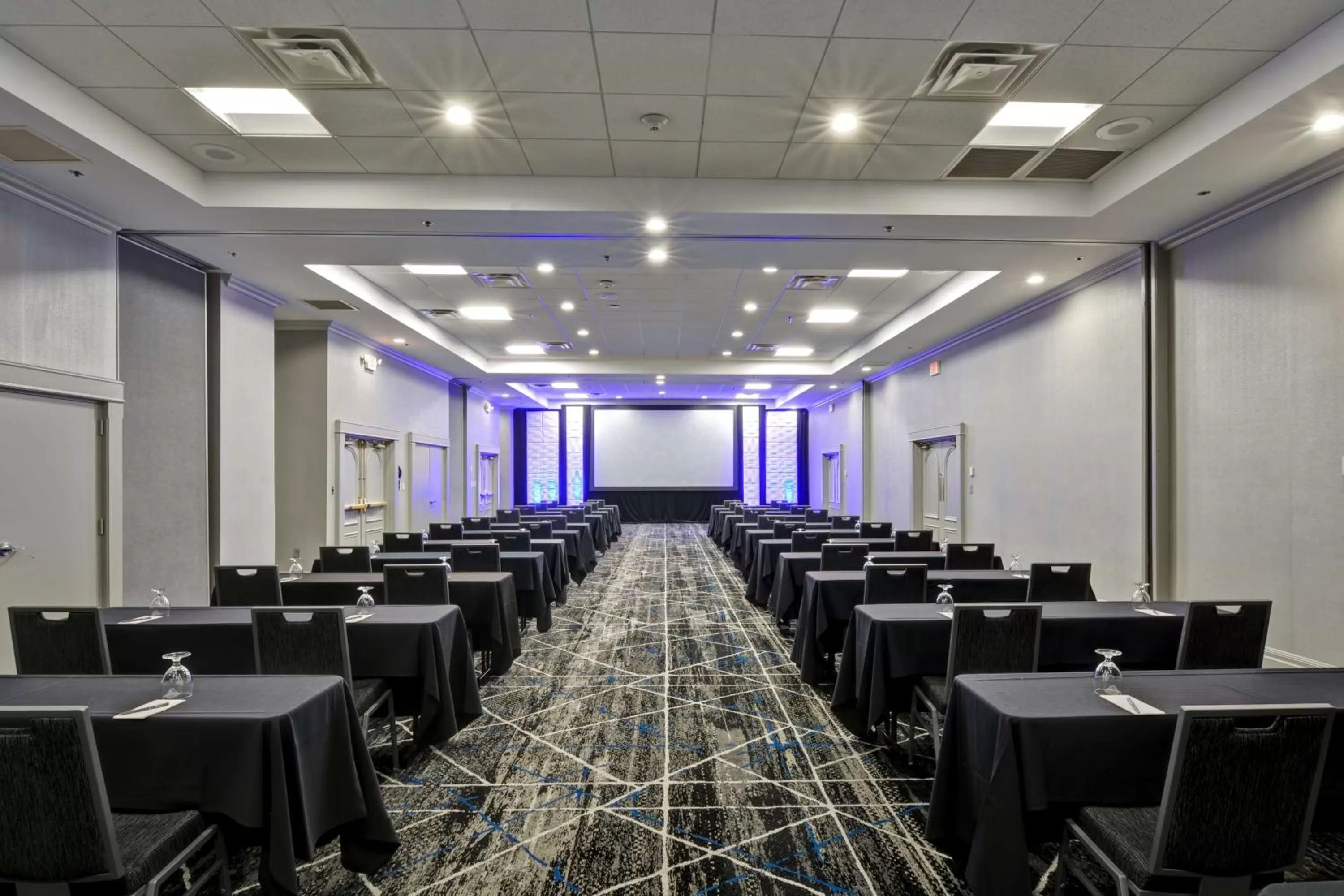 Photo of the whole room in Embassy Suites by Hilton Miami International Airport