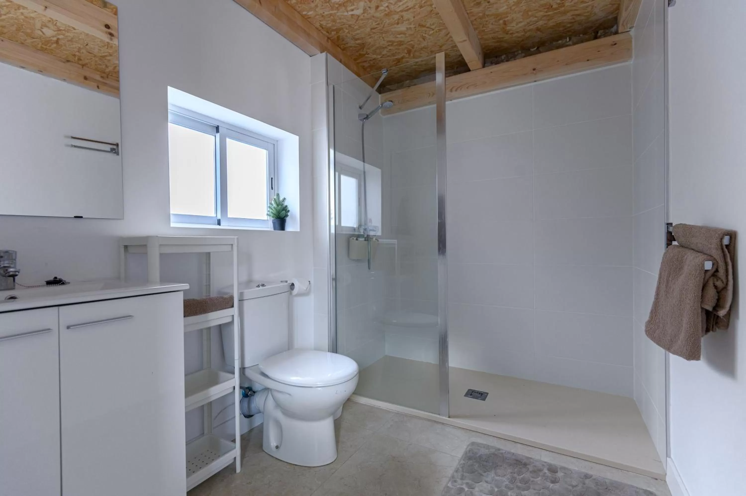 Shower in Soho Boho Apartments - with sunny rooftop terrace and fiber optic internet