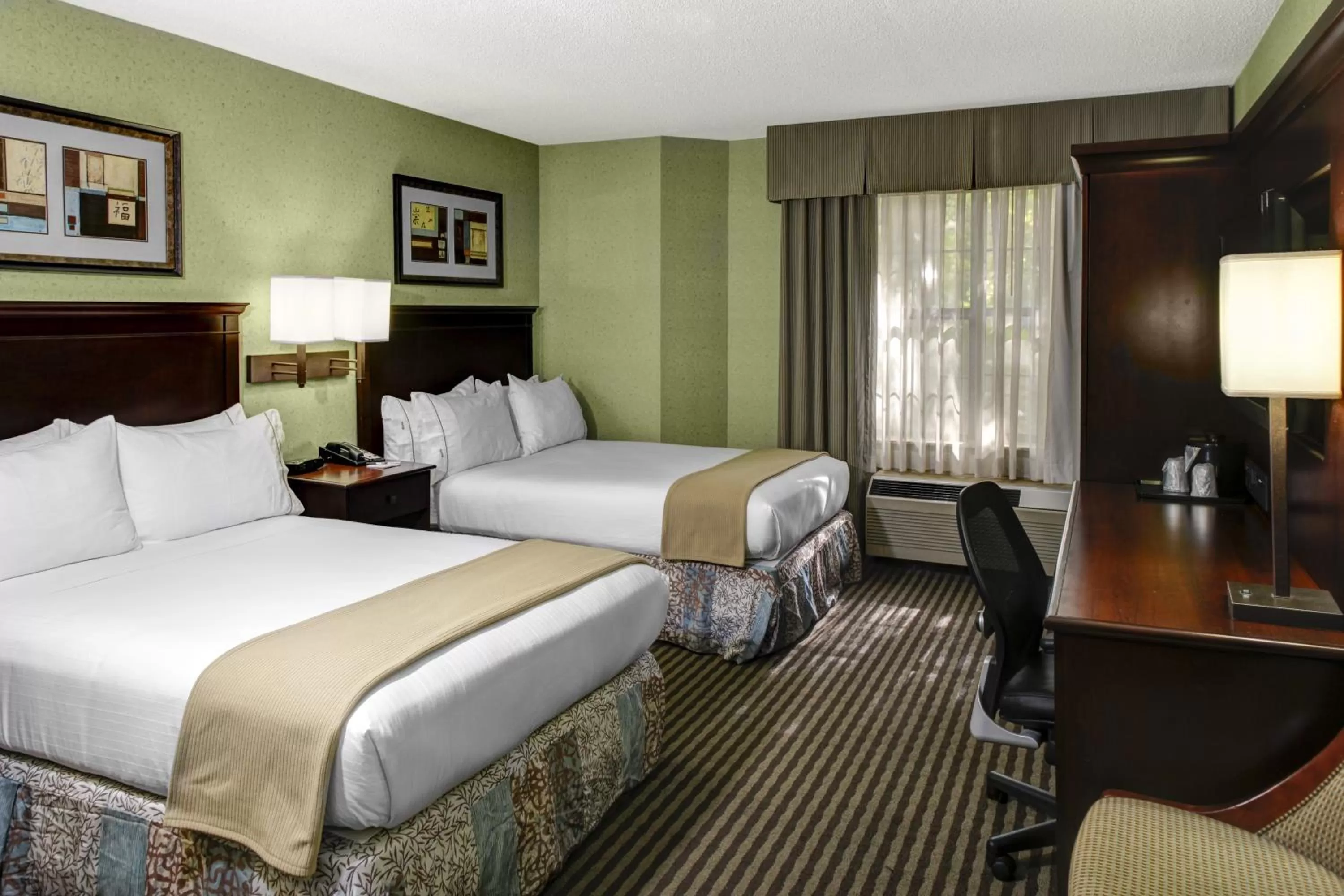 Bedroom, Bed in Holiday Inn Express Hotel & Suites Atlanta Buckhead by IHG
