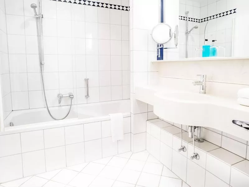 Bathroom in Hennedamm Hotel