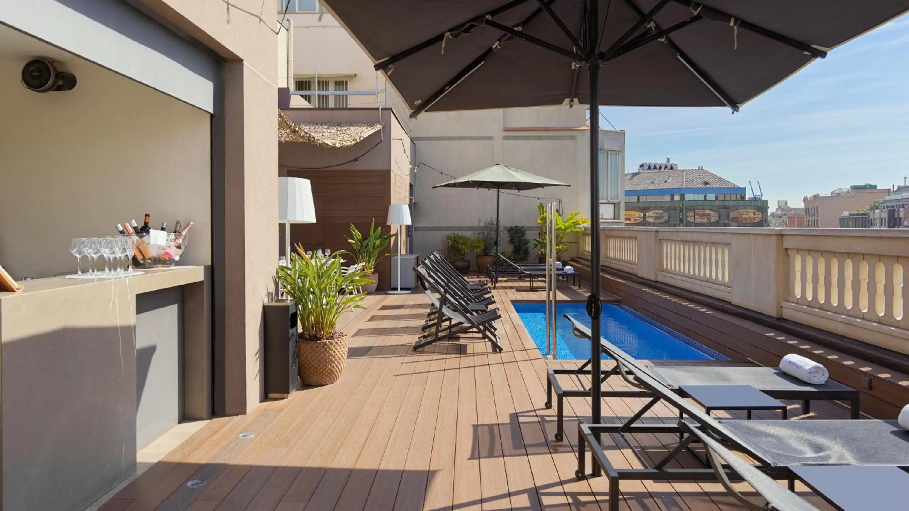 Restaurant/places to eat in H10 Urquinaona Plaza