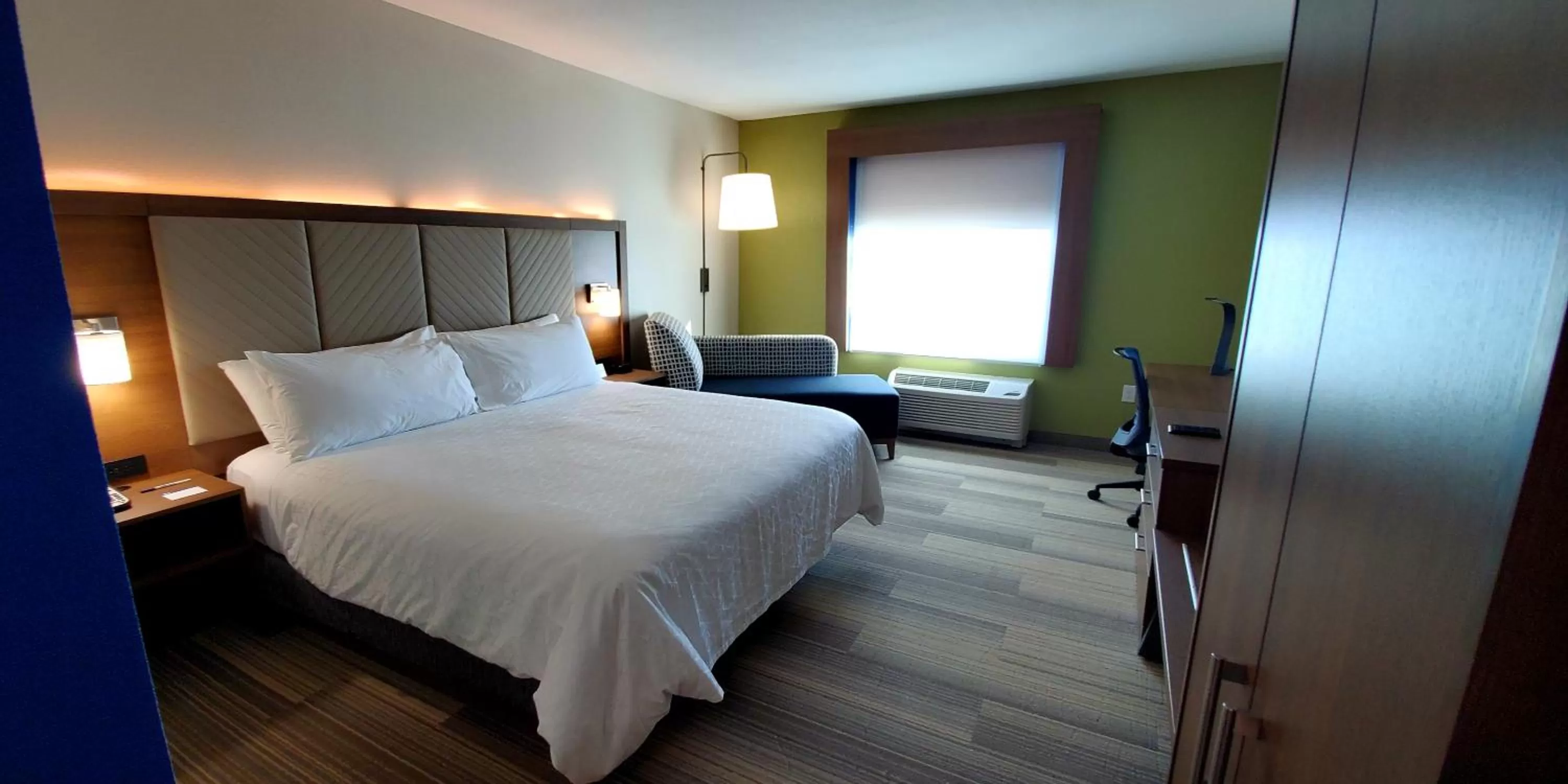 Bed in Holiday Inn Express - Wells-Ogunquit-Kennebunk by IHG