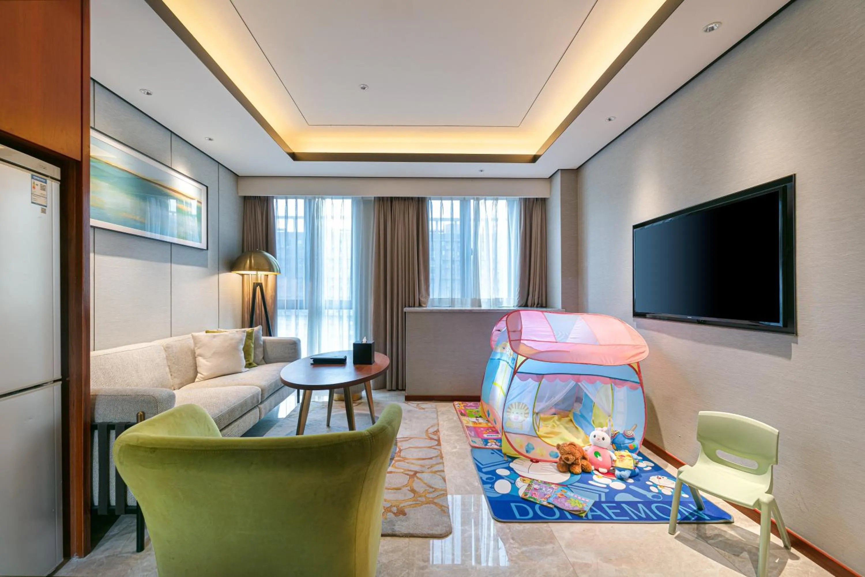 Photo of the whole room, Bed in Holiday Inn Suites Xi'an High-Tech Zone by IHG