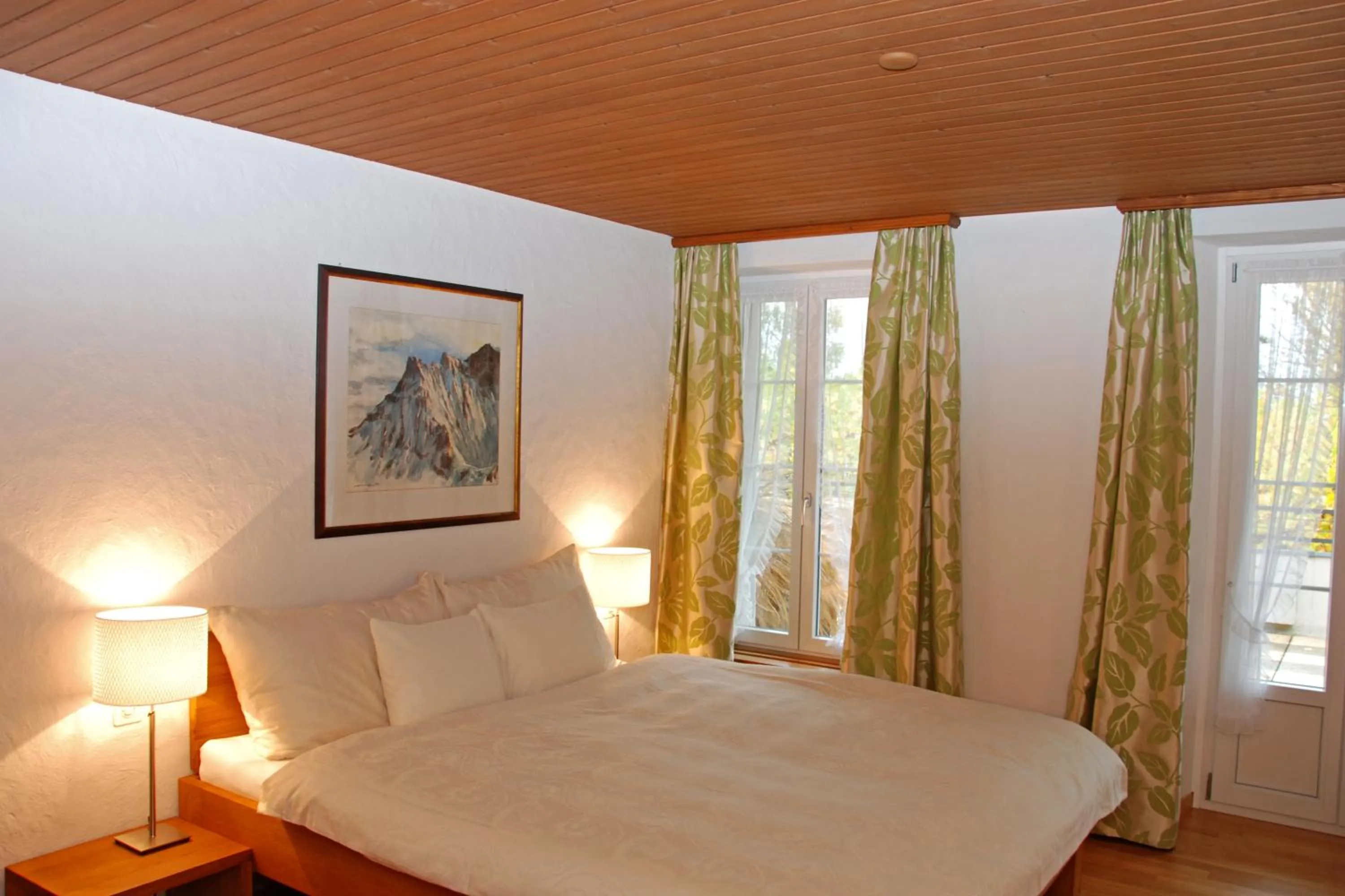 Deluxe Double or Twin Room with Balcony and Lake View in Neuhaus Golf- & Strandhotel