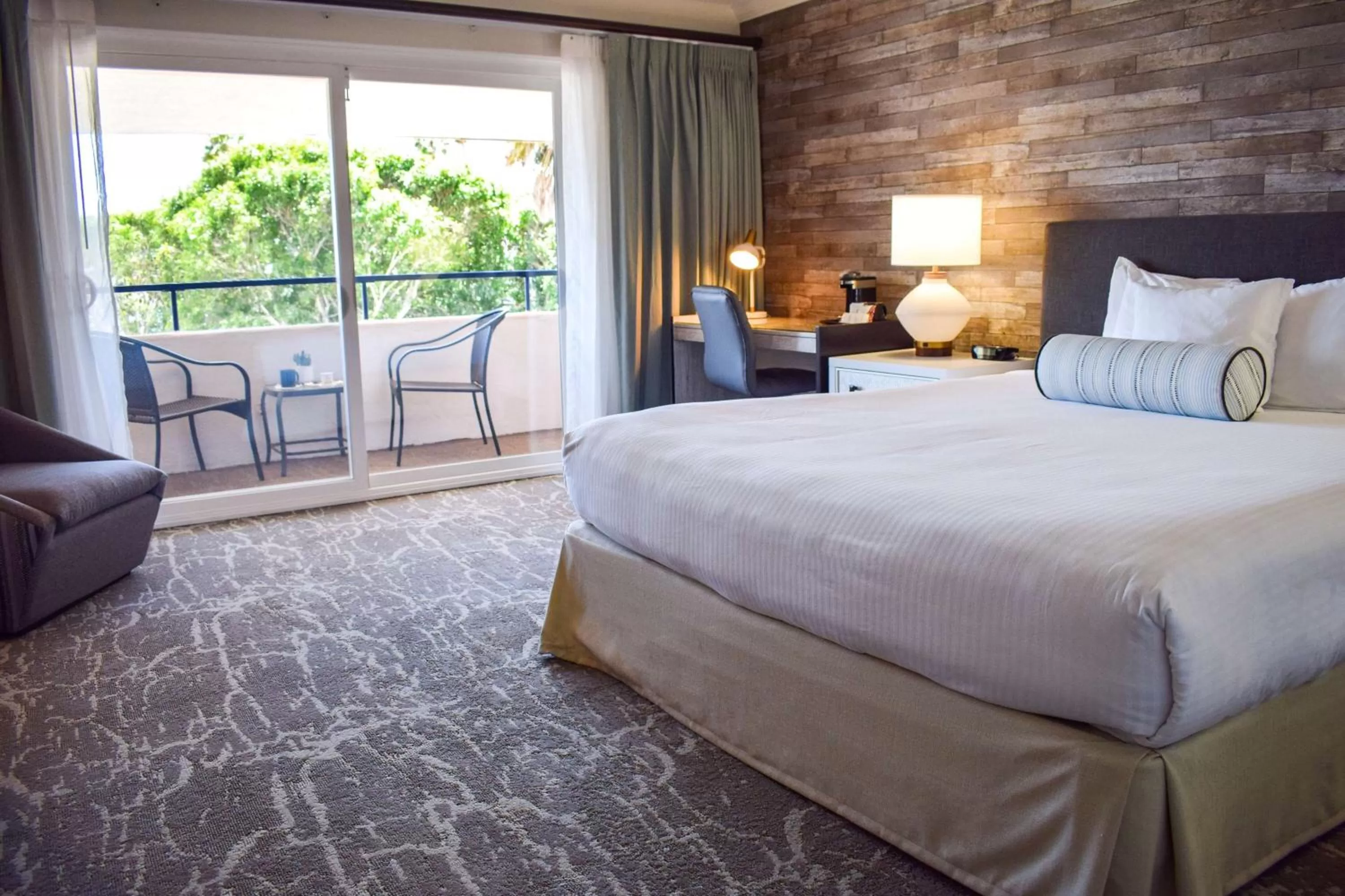 Photo of the whole room, Bed in Beachside Inn