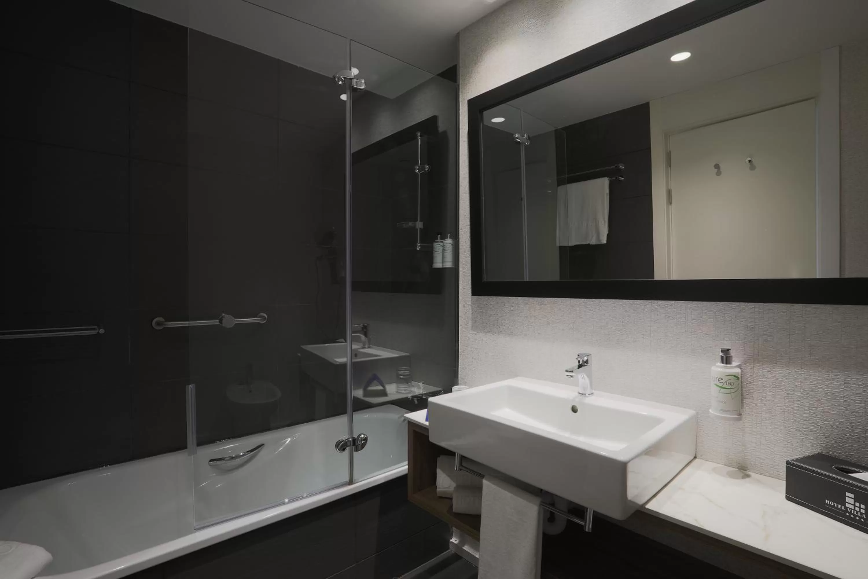 Bathroom in Hotel Villa Odon