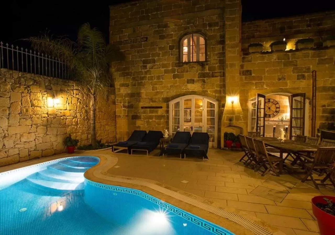 Pool view in Betty Cake B&B