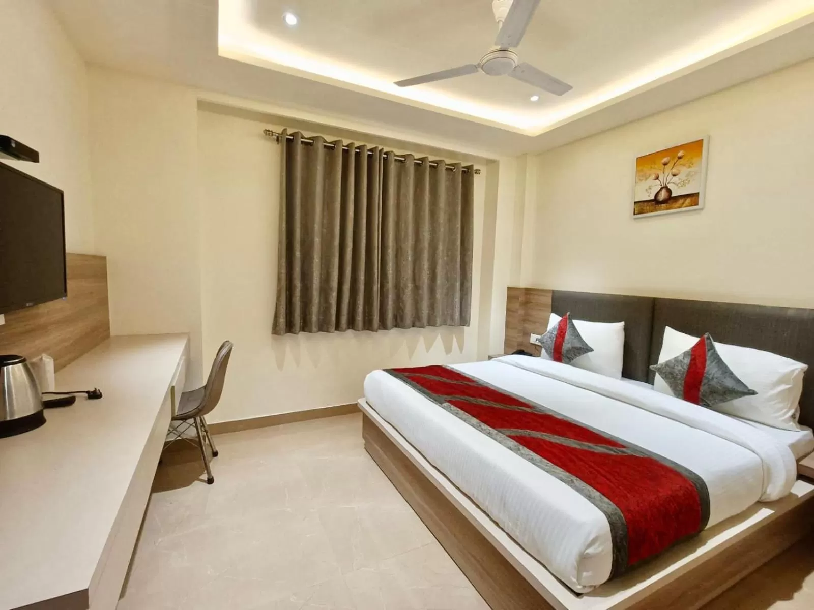 TV and multimedia, Bed in Hotel Tripple Tree - Karol Bagh