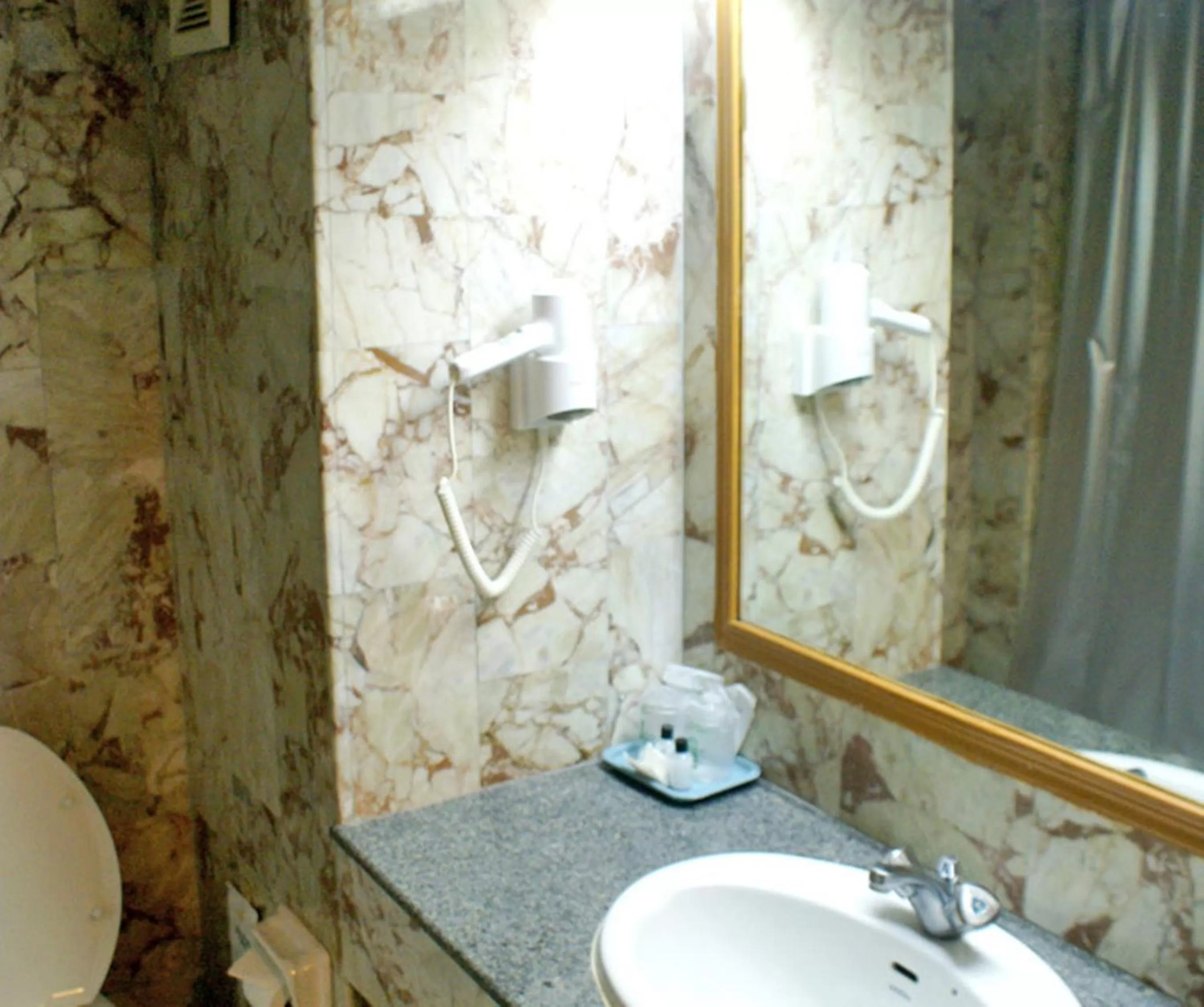 Bathroom in Royal Palace Hotel