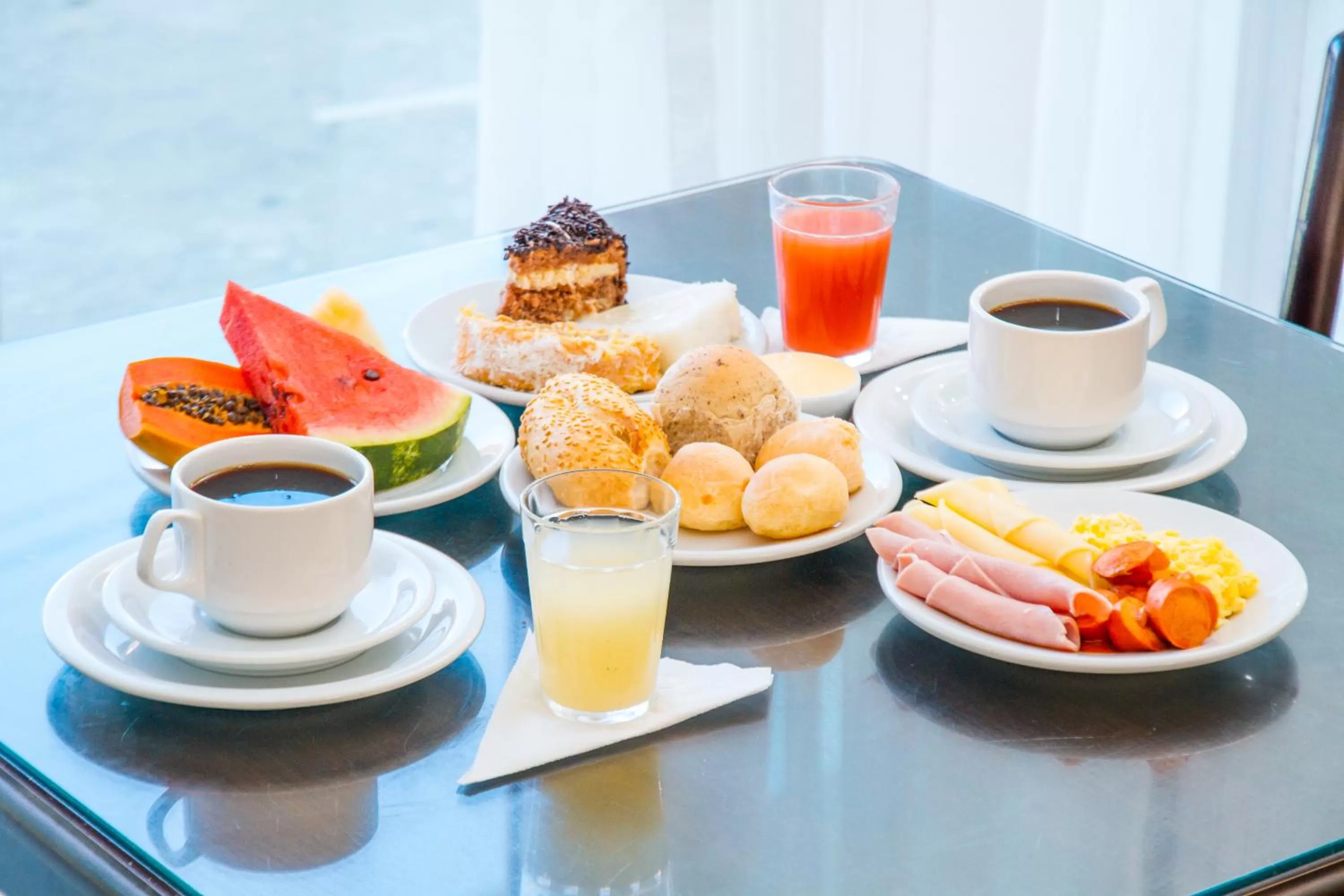 Breakfast in Shangrilá - Rede Soberano