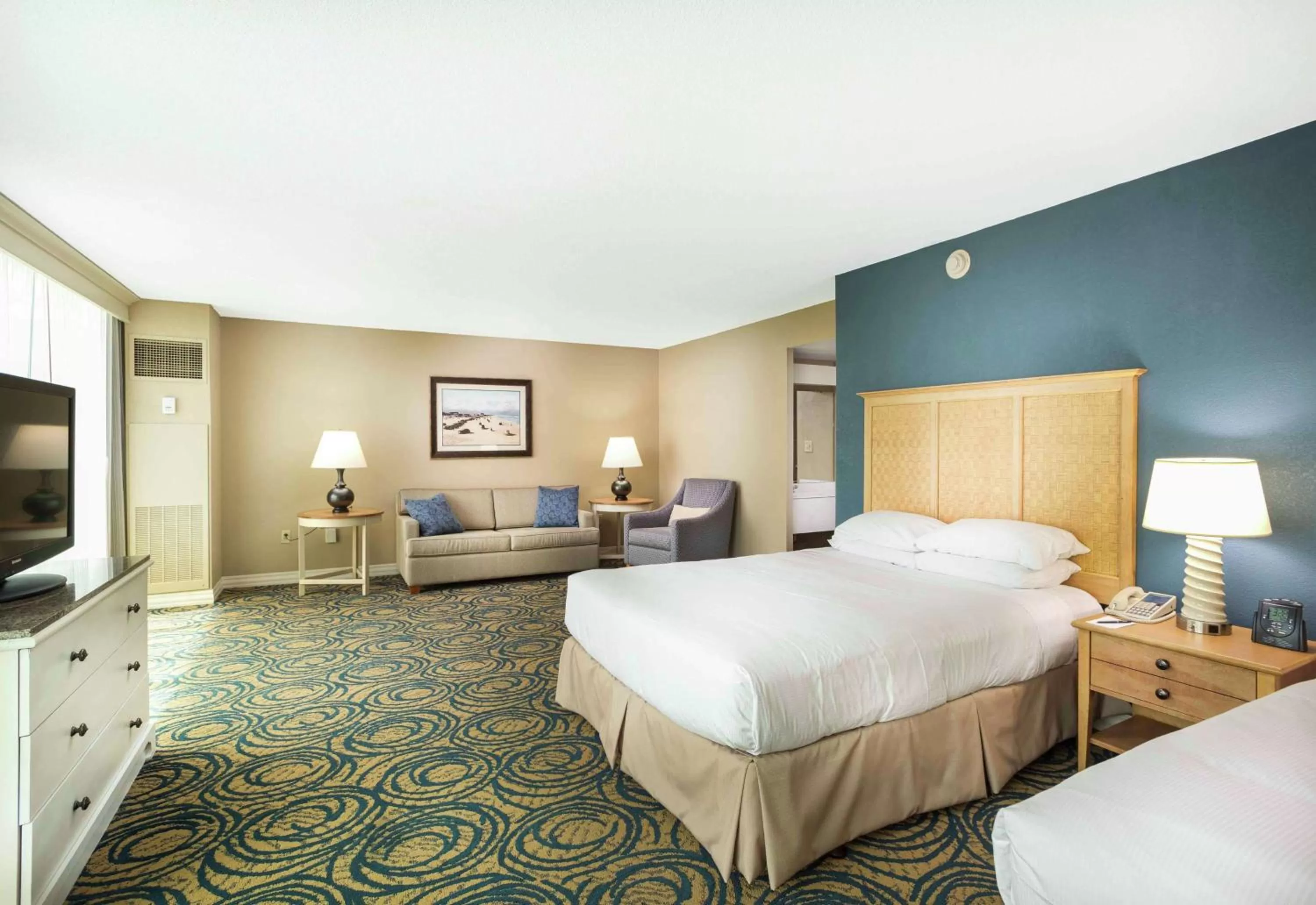 Bedroom, Bed in Hilton Daytona Beach Resort