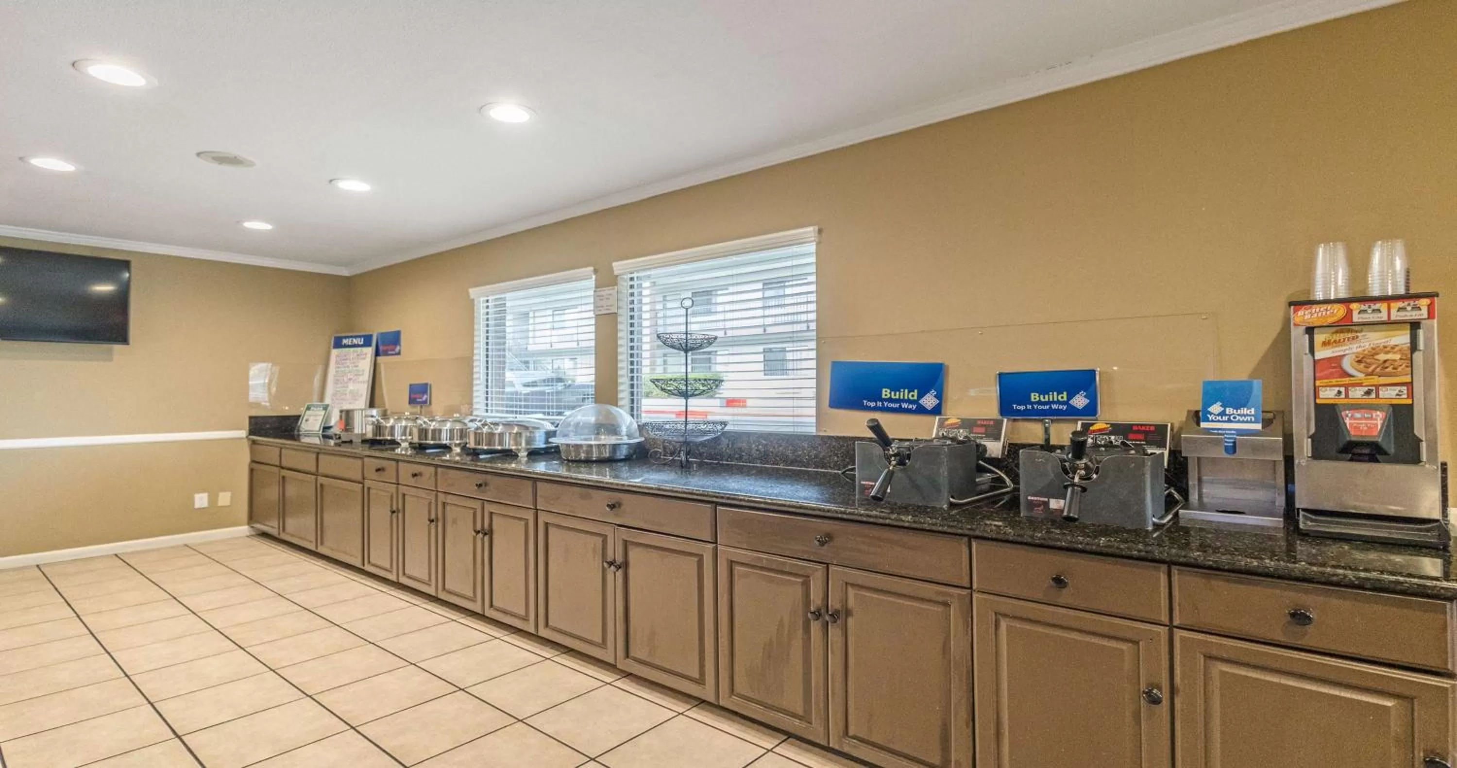 Breakfast in Best Western Roseville Inn