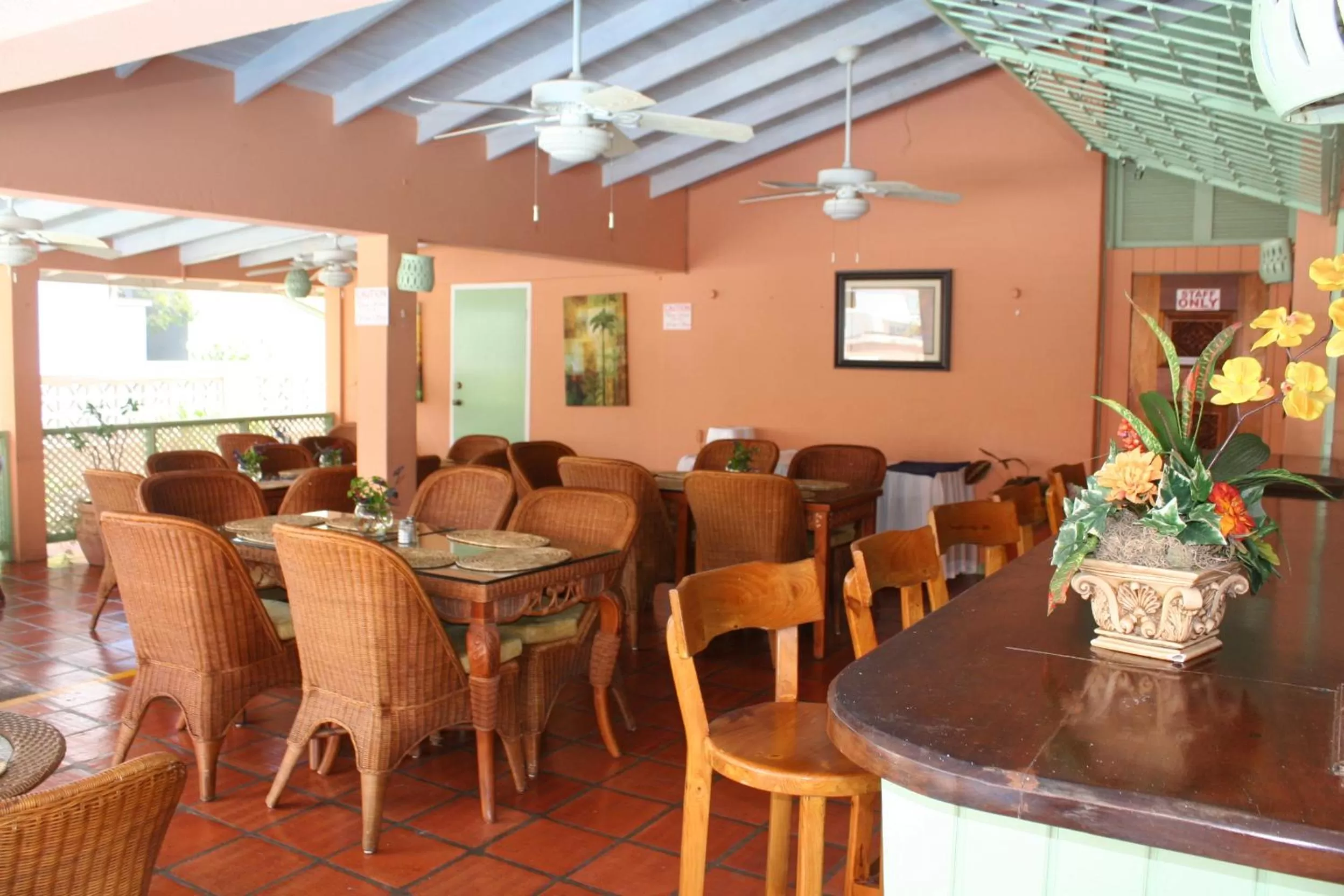 Restaurant/places to eat in Worthing Court Apartment Hotel