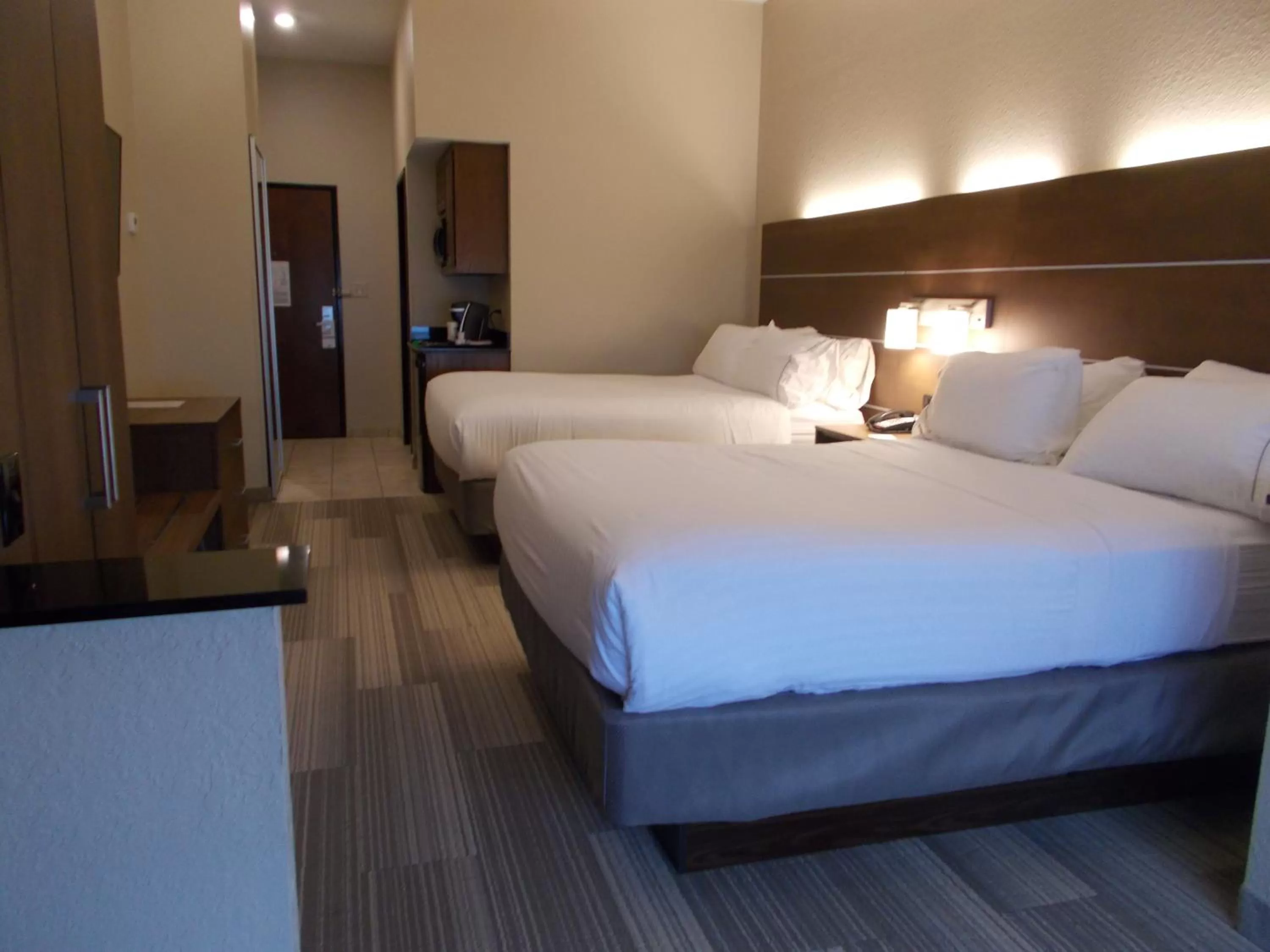 Photo of the whole room, Bed in Route 66 inn & Suites