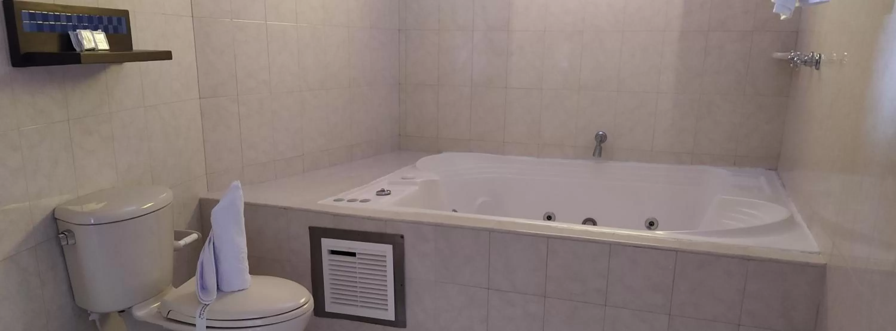 Property building, Bathroom in Hotel Las Rocas Resort Villanueva